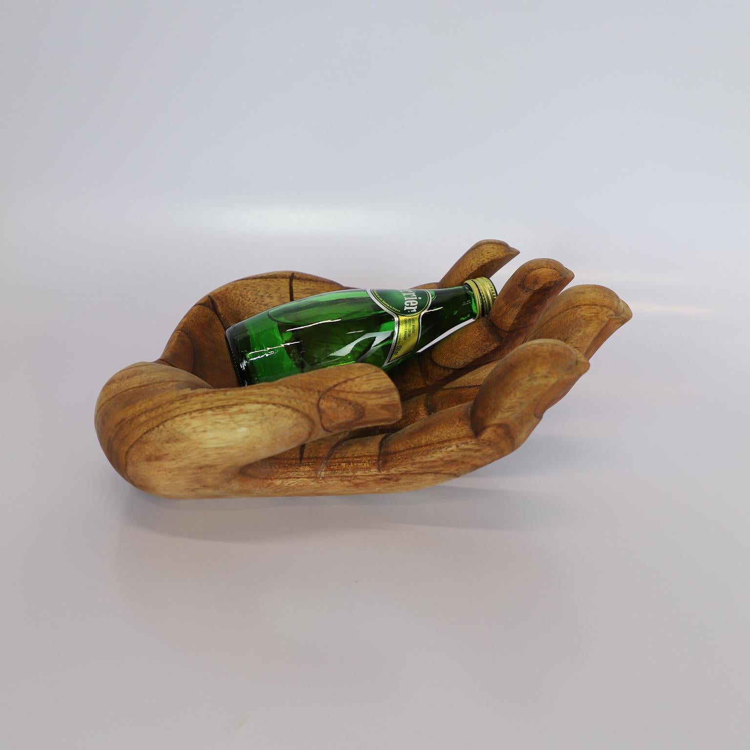 Frutero cavado sobre madera maciza en forma de mano Africano en venta