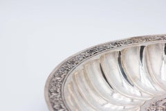 Fruit bowl centerpiece in concentric fluted silver