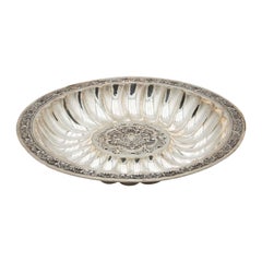 Fruit bowl centerpiece in concentric fluted silver