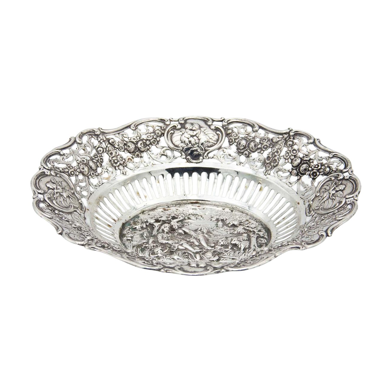 Fruit bowl centerpiece in cut-out silver