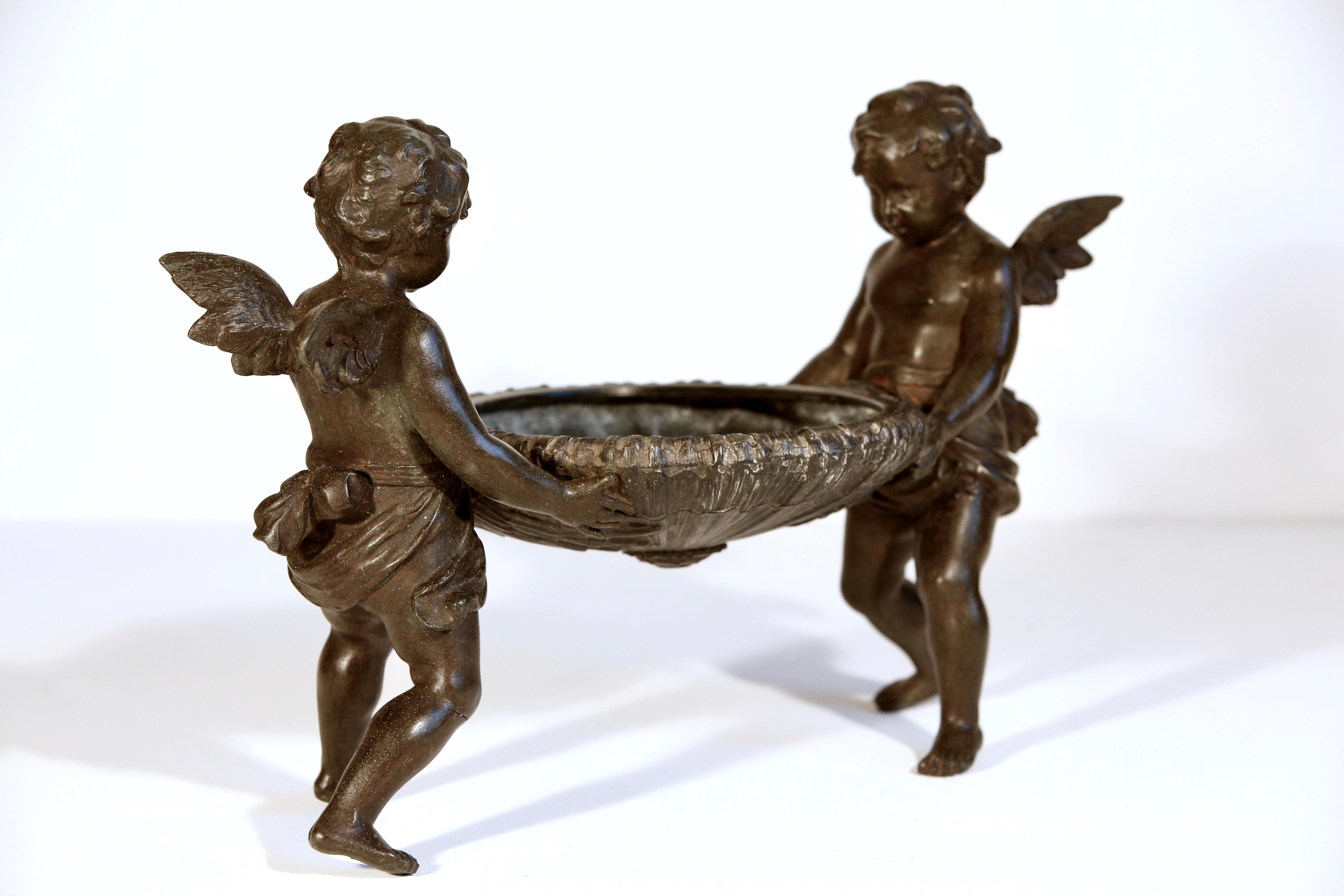 Fruit Bowl French Patinated Bronze Winged Cherub Centerpiece Circular  In Good Condition For Sale In Cheltenham, GB