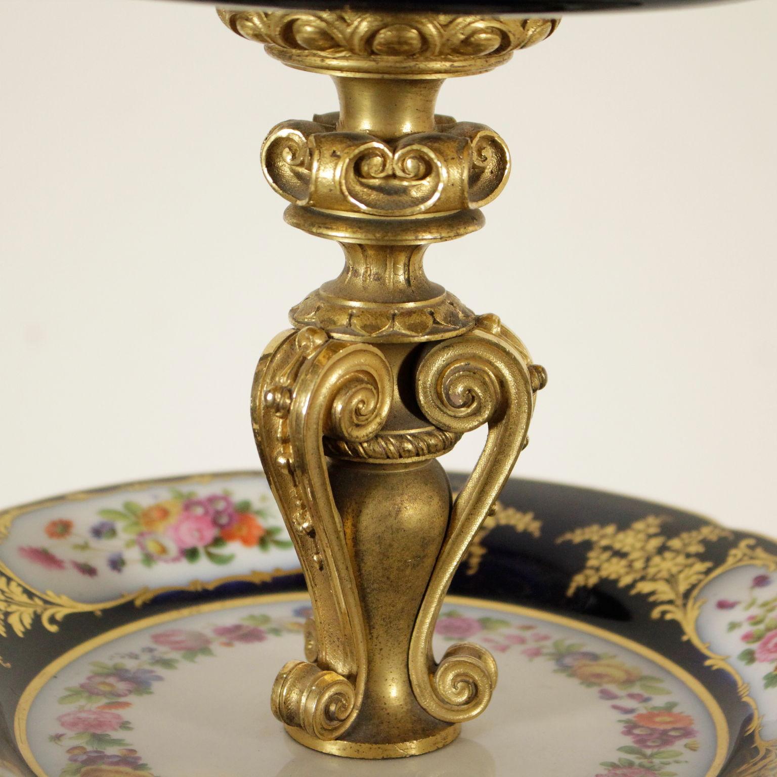 Obstschale aus vergoldeter Bronze-Porzellan Osteuropa Last Quarter von 1800 (19. Jahrhundert)