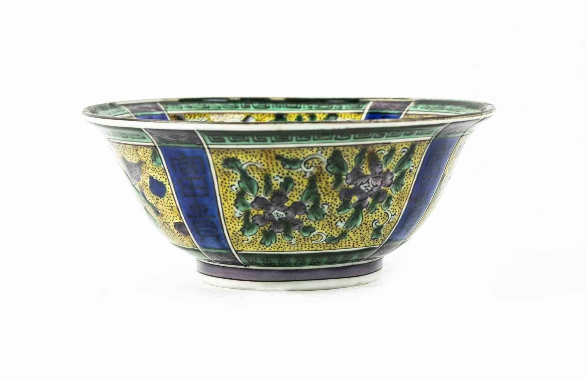 Fruit Bowl is an original decorative object realized in the half of 20th century.

A very colored ceramic fruit bowl decorated with geometric and floral motifs.

Perfect to give a colorful touch to your table!

Good conditions.