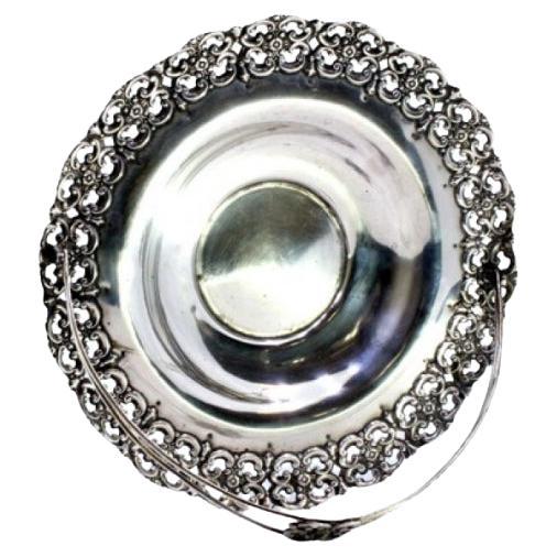 Fruit bowl in cut-out silver with double hinged handle