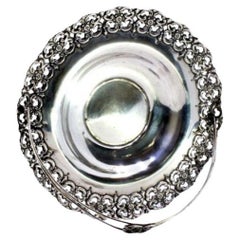 Fruit bowl in cut-out silver with double hinged handle