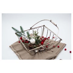 Fruit bowl in silver wire with movable articulated handle