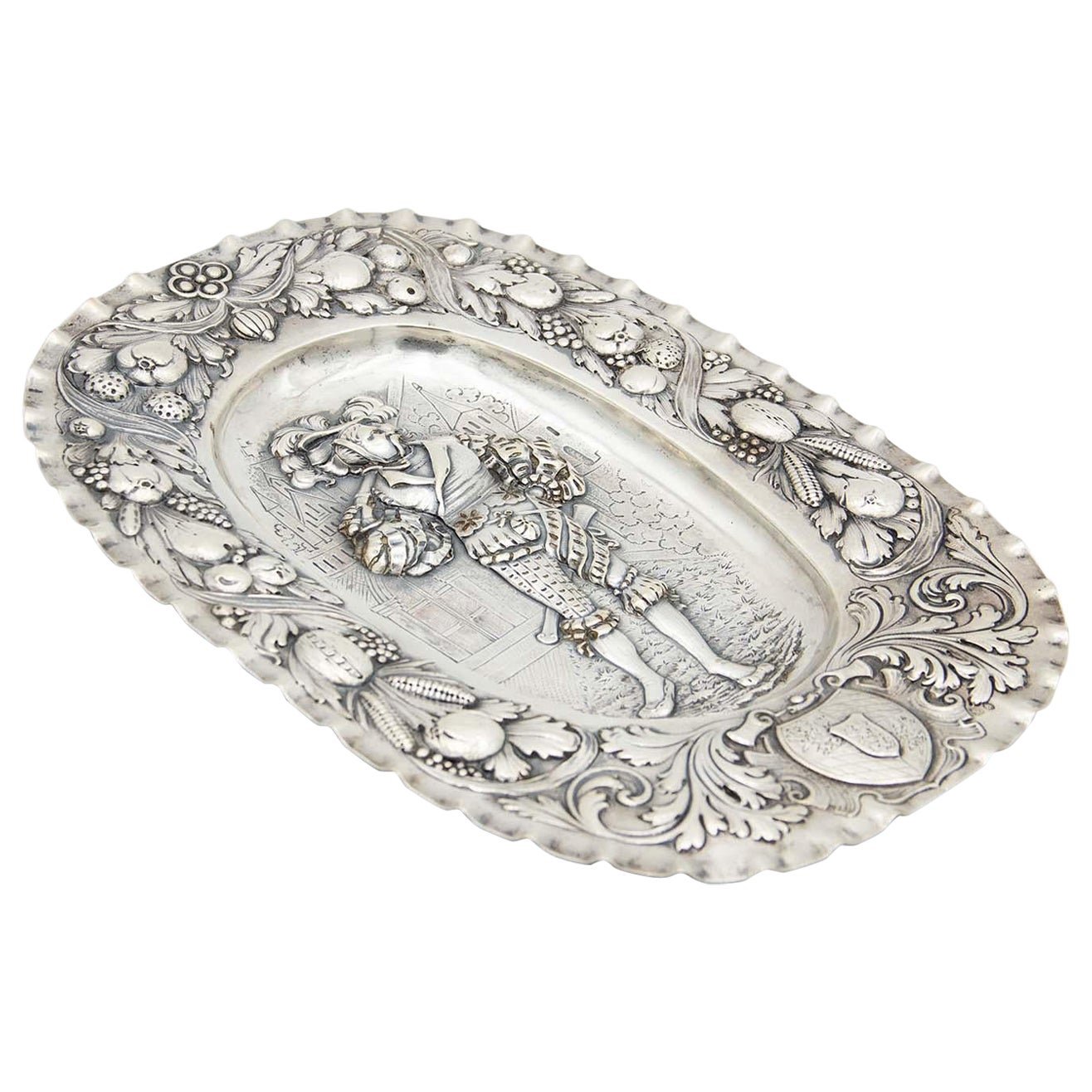 Fruit bowl in the shape of a silver tray For Sale