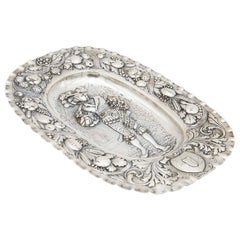 Fruit bowl in the shape of a silver tray