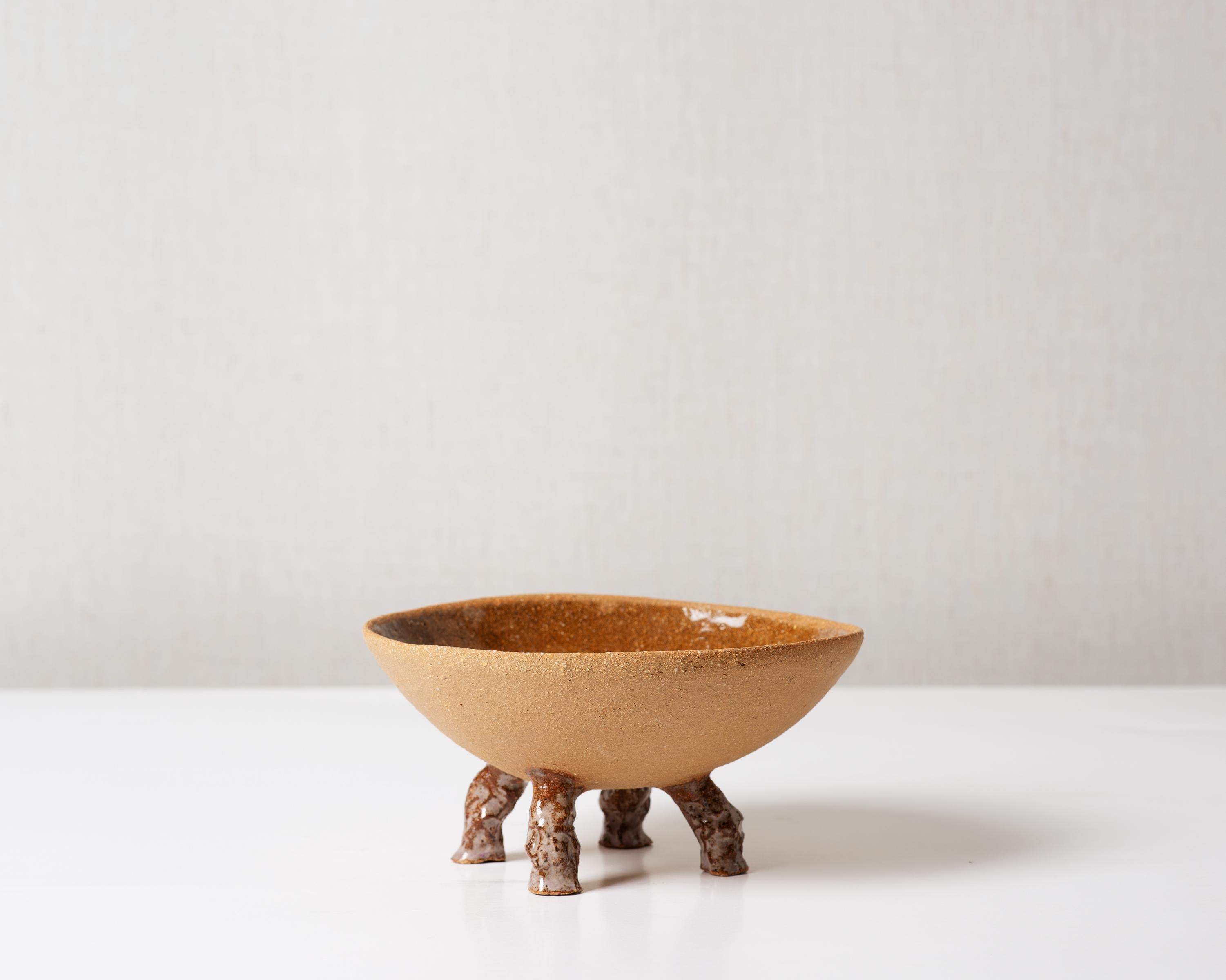 Fruit Bowl on «legs»

Ochre Clay
Sheer & Soft Lilac Glaze
( L x H) 17cm x 8,5cm

Unique Piece made in Belgium - 2021