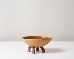 Fruit bowl on legs