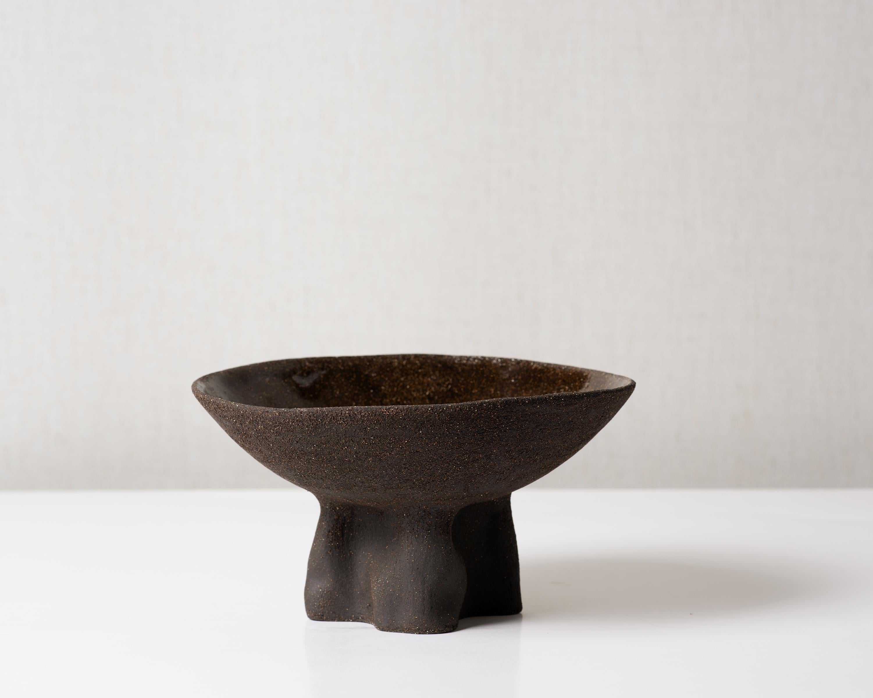 Fruit Bowl with folded stand
Black Truffle Clay and Sheer Glaze
L: 21cm H: 12cm
Unique Piece made in Belgium - 2021
