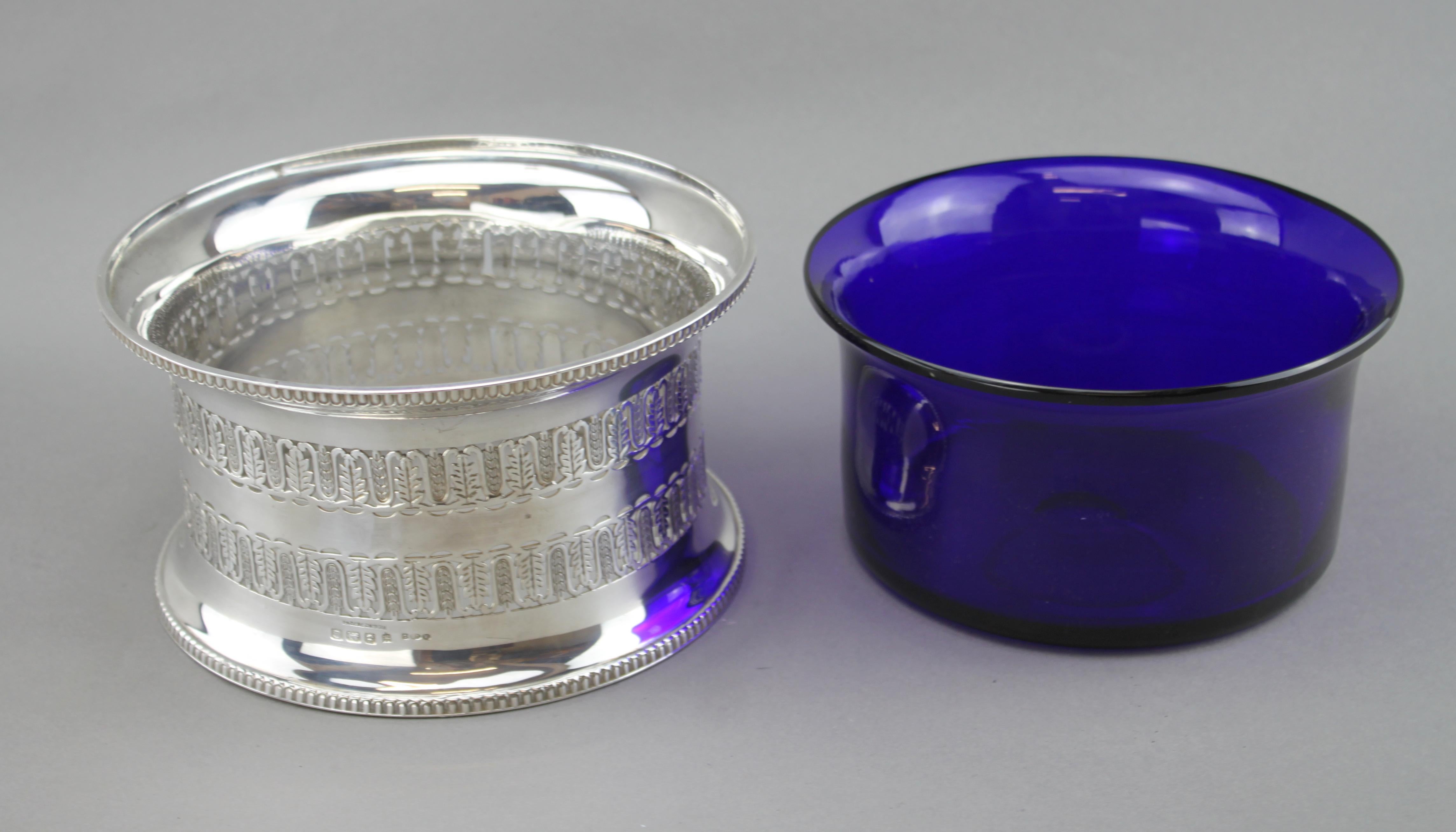 Fruit Dish with Blue Liner Glass, Charles S Green & Co Ltd, London, 1931 In Excellent Condition In Braintree, GB