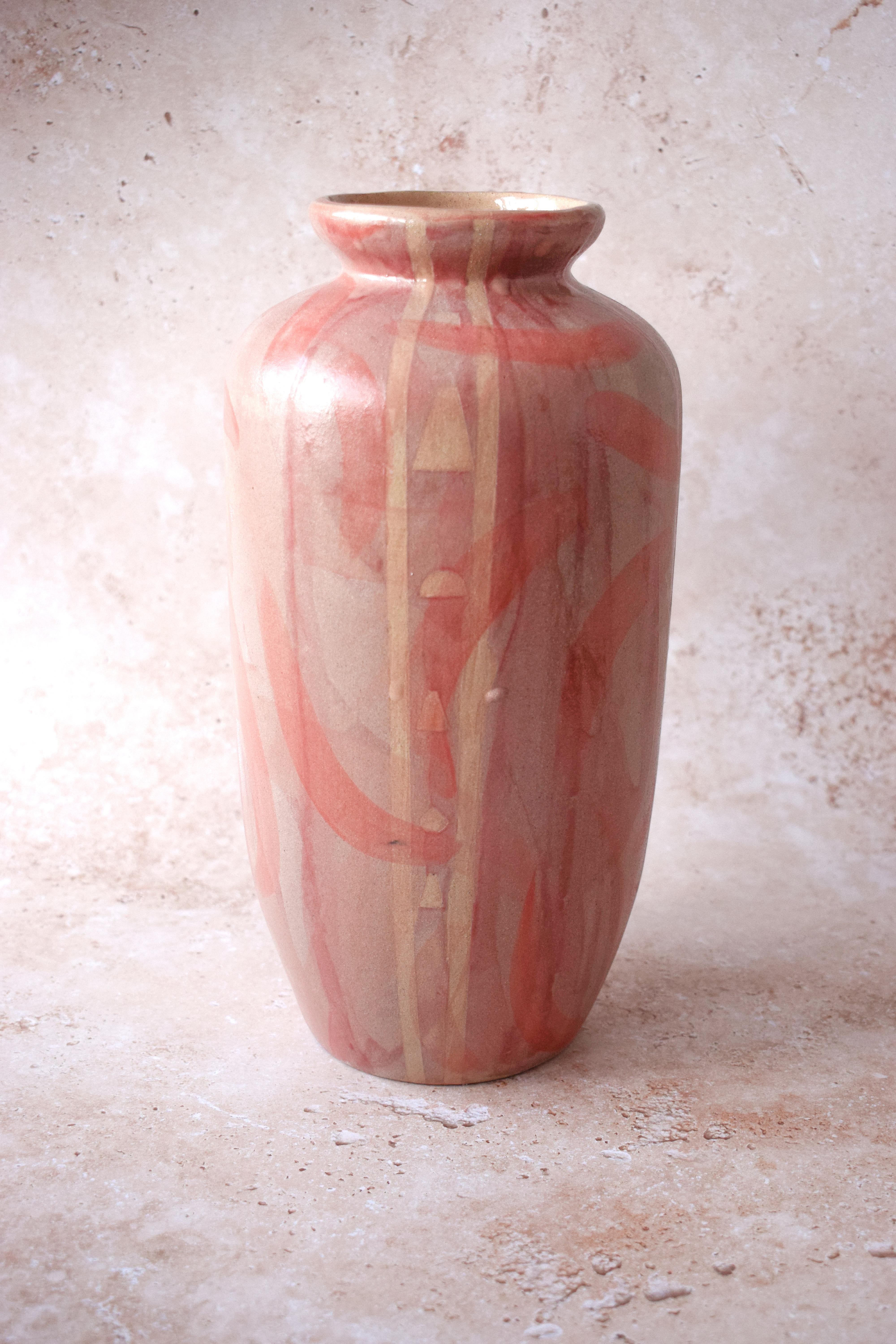Vaso di frutta della palma di Ella Bulley
Unico nel suo genere.
Dimensioni: Ø 14 x H. 28 cm.
Materiali: Argilla in gres bianco.

Ella Bulley è un Material Design Studio con sede a Londra, che crea lavori che spesso attraversano i regni del tessile,