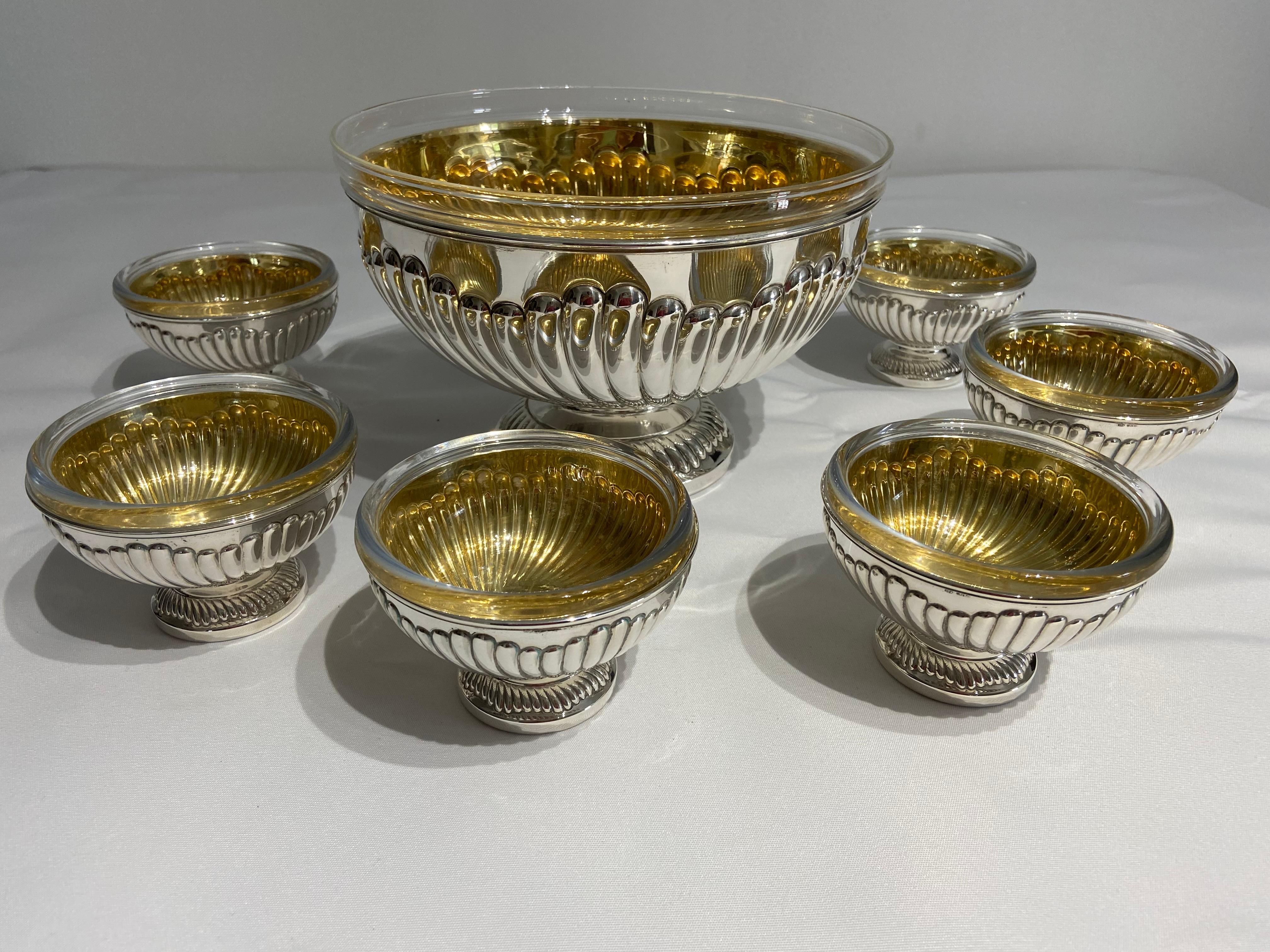 Each piece has a silver part and a glass bowl. The silver part has gilding on the inside.
The whole set is stamped with the stamps of the 800 silver and of the manufacturer.
The large bowl has a diameter of 24cm and is 14cm high.
The cups have a
