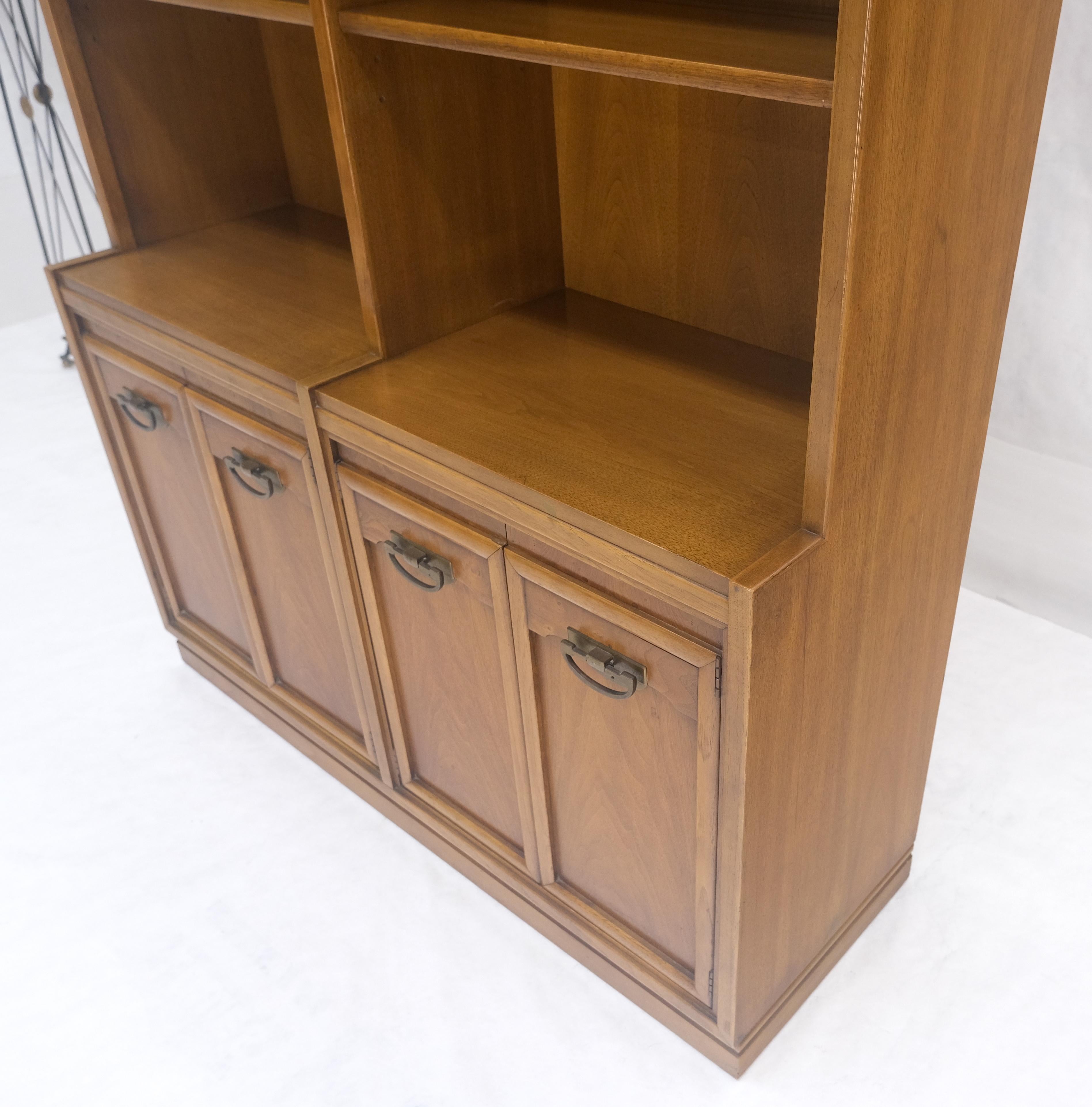 Ottone Fruitwood Drexel Doppia Libreria Credenza Metà Secolo Moderno Vintage MINT in vendita
