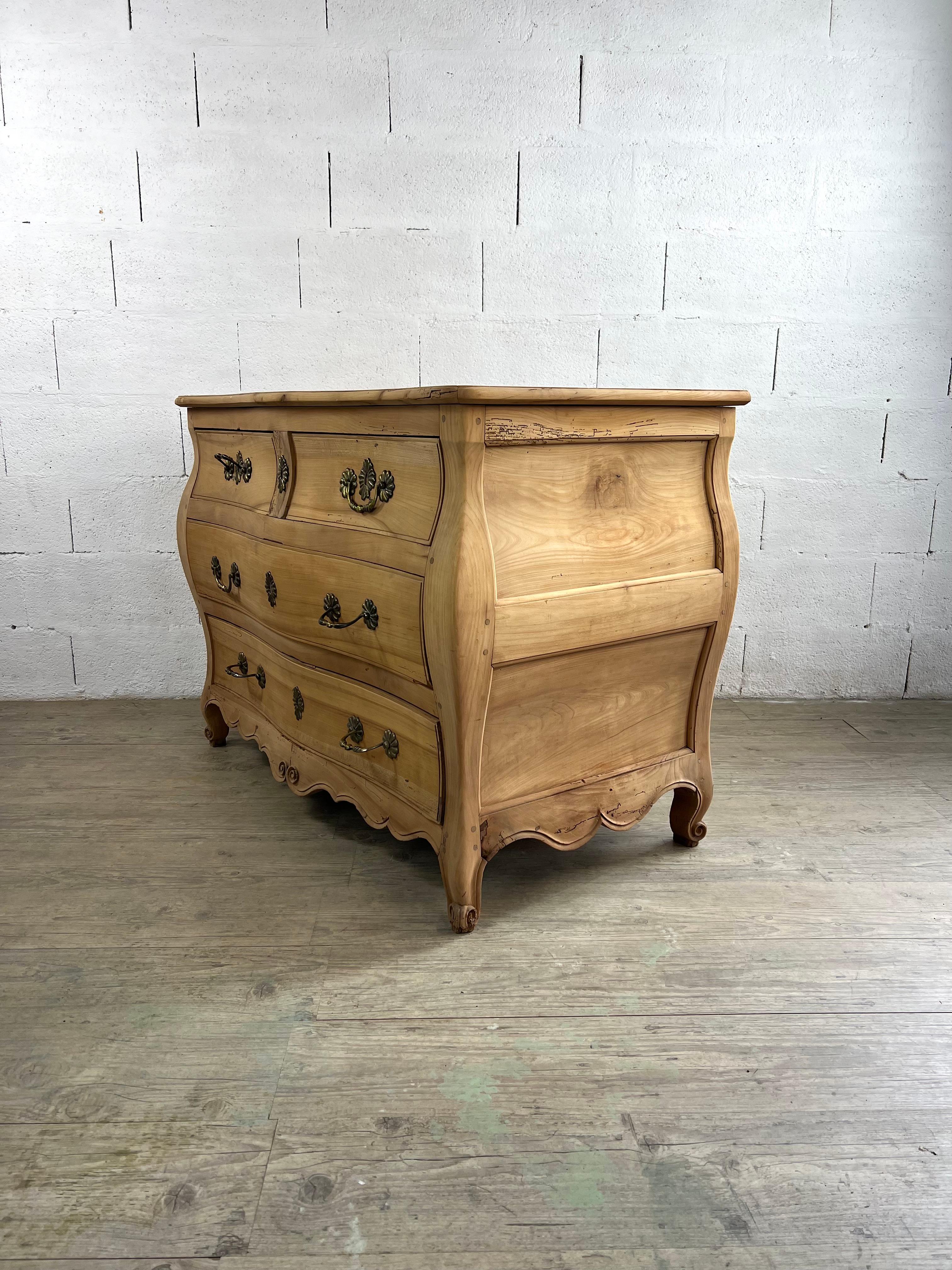 Fatto a mano Fruitwood sandblasted Regency Commode in vendita