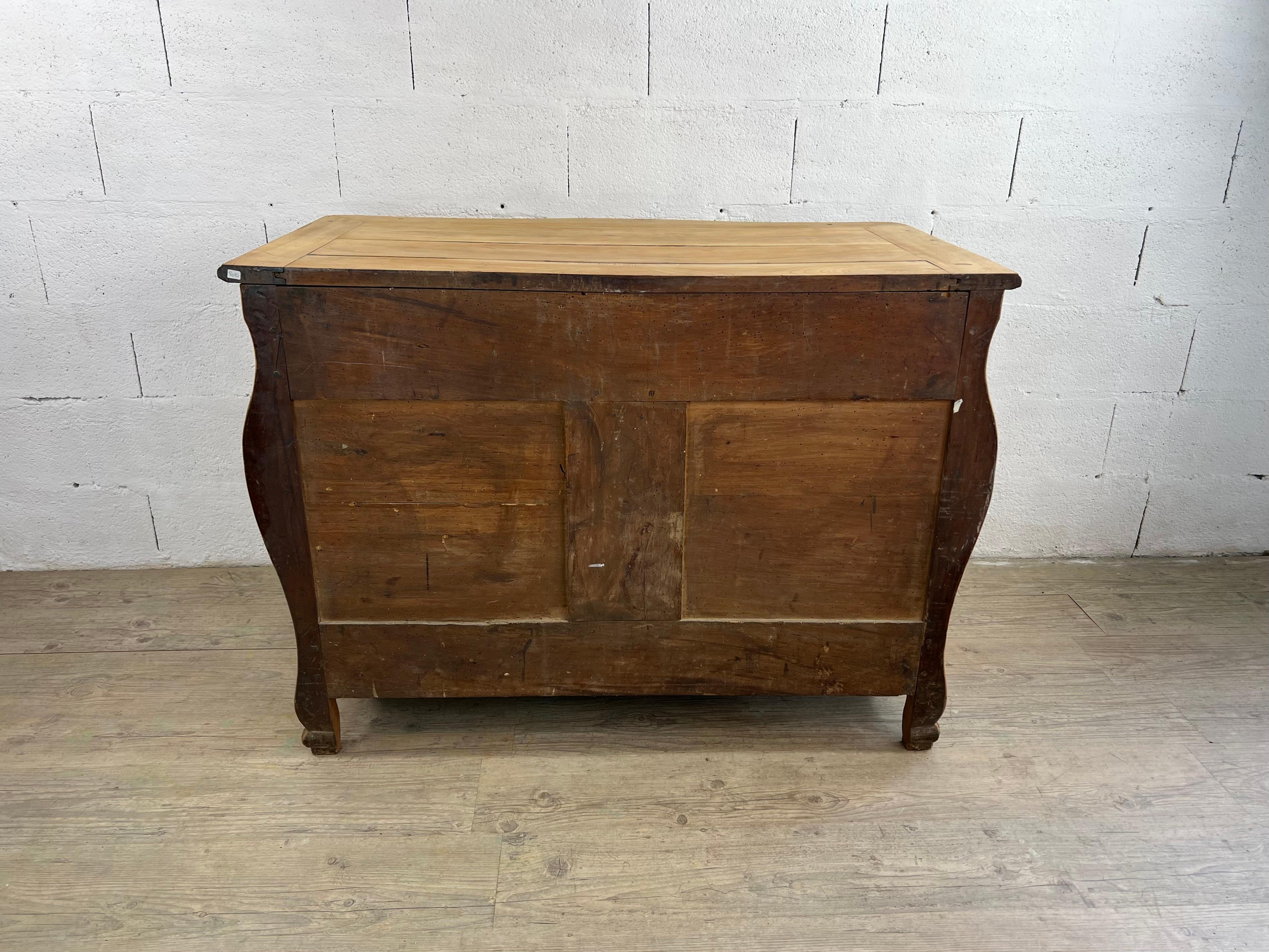 Legno di alberi da frutto Fruitwood sandblasted Regency Commode in vendita