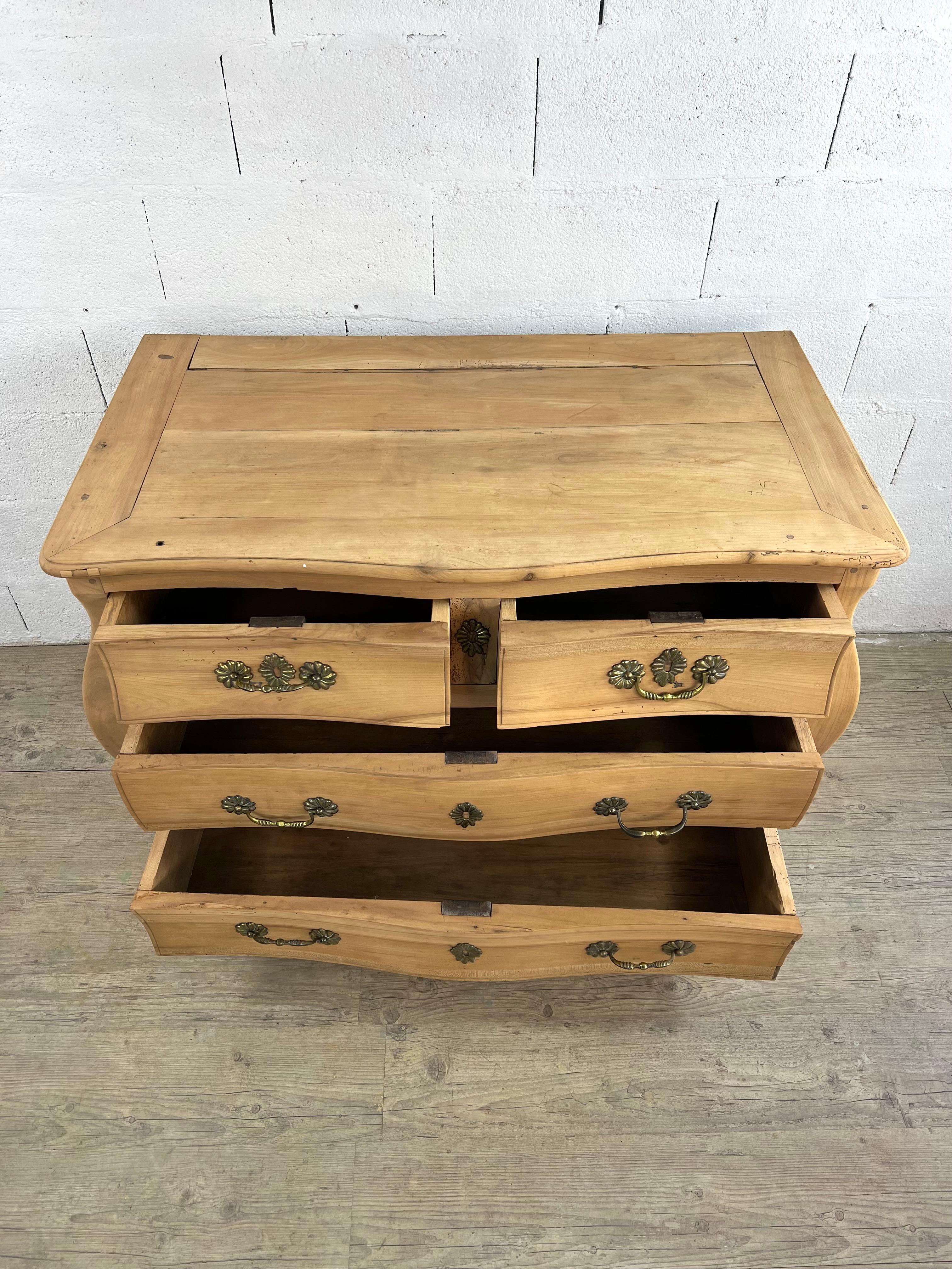 Fruitwood sandblasted Regency Commode in vendita 1
