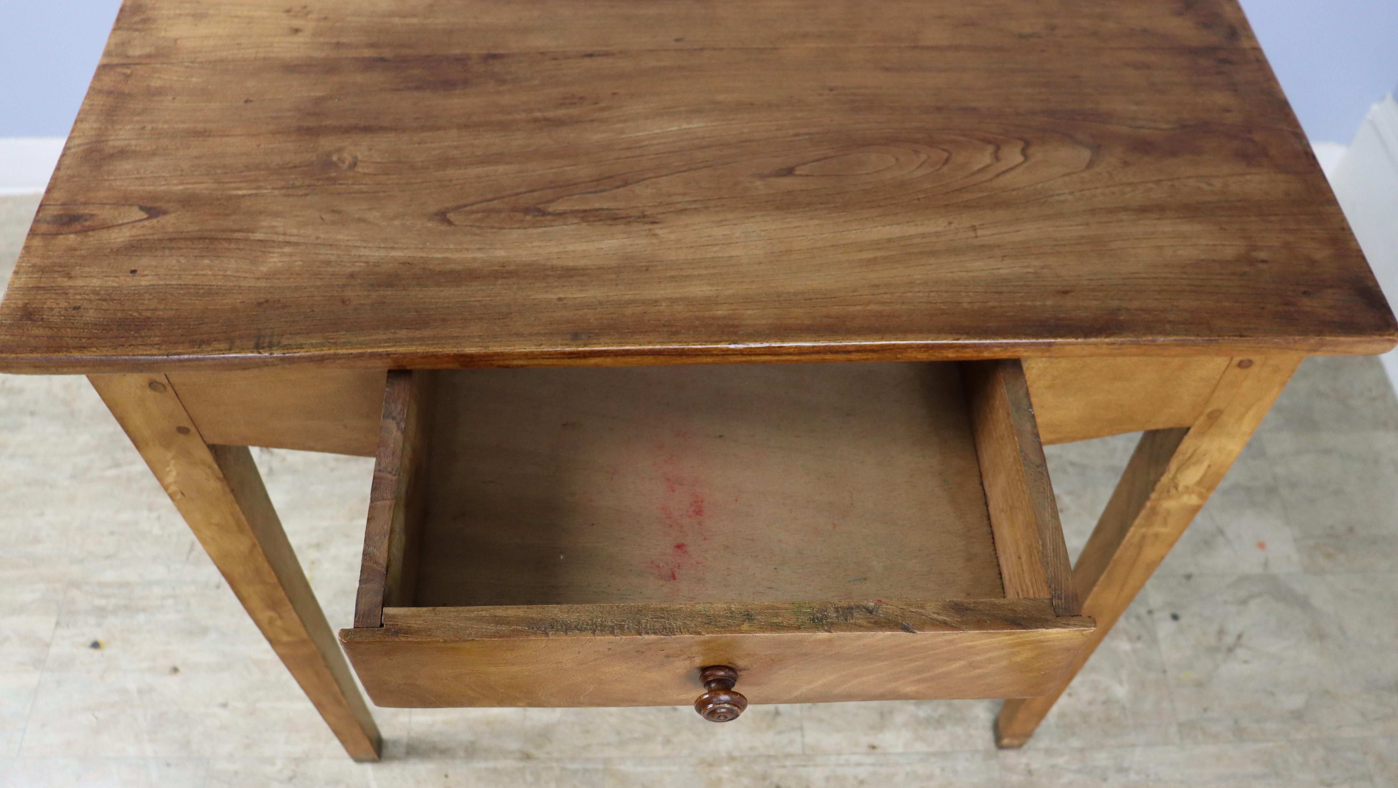 Beistelltisch oder kleiner Schreibtisch aus Obstholz 4