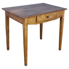 Table d'appoint ou petite table à écrire en bois fruitier