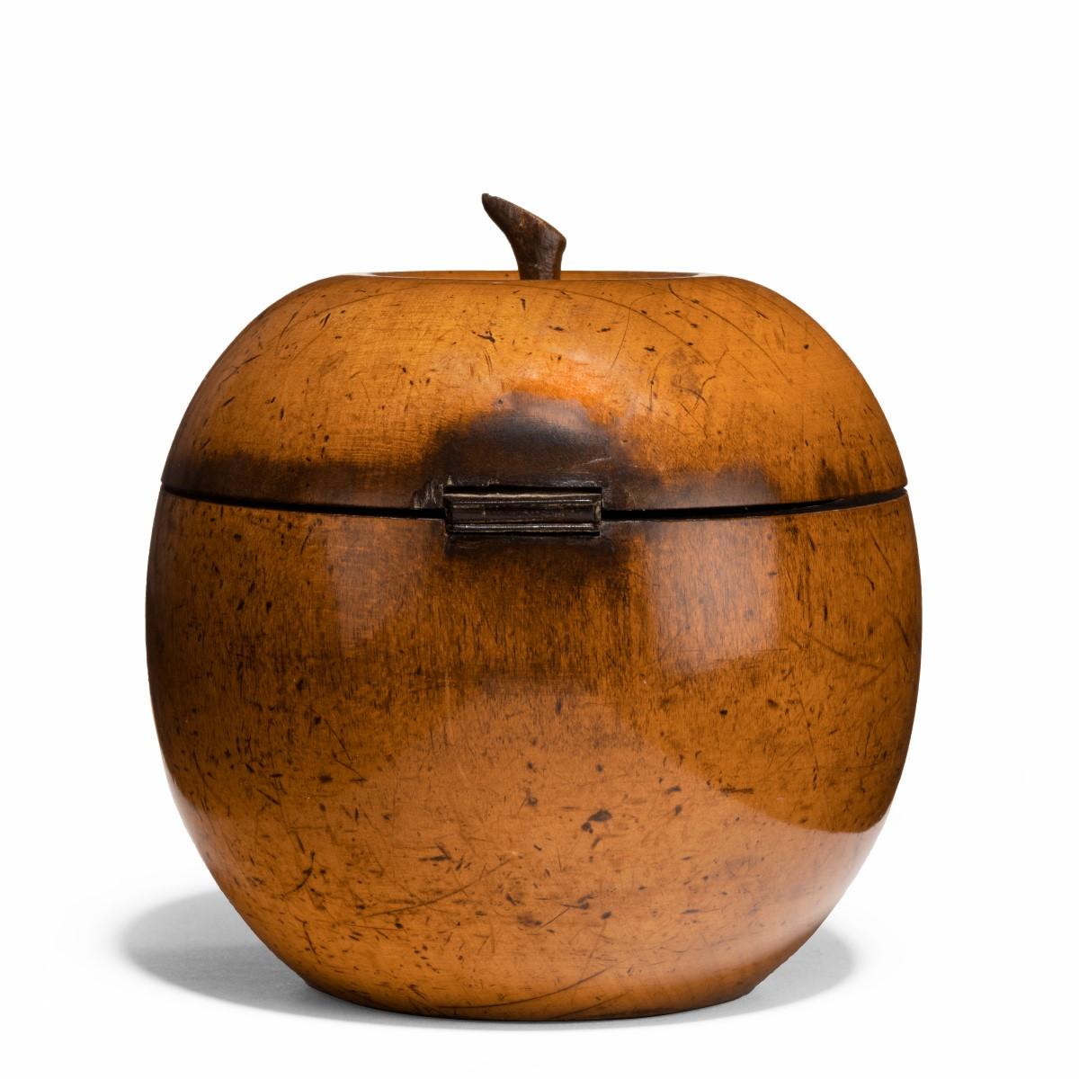 Fruitwood Tea Caddy in the Form of an Apple In Good Condition In Lymington, Hampshire