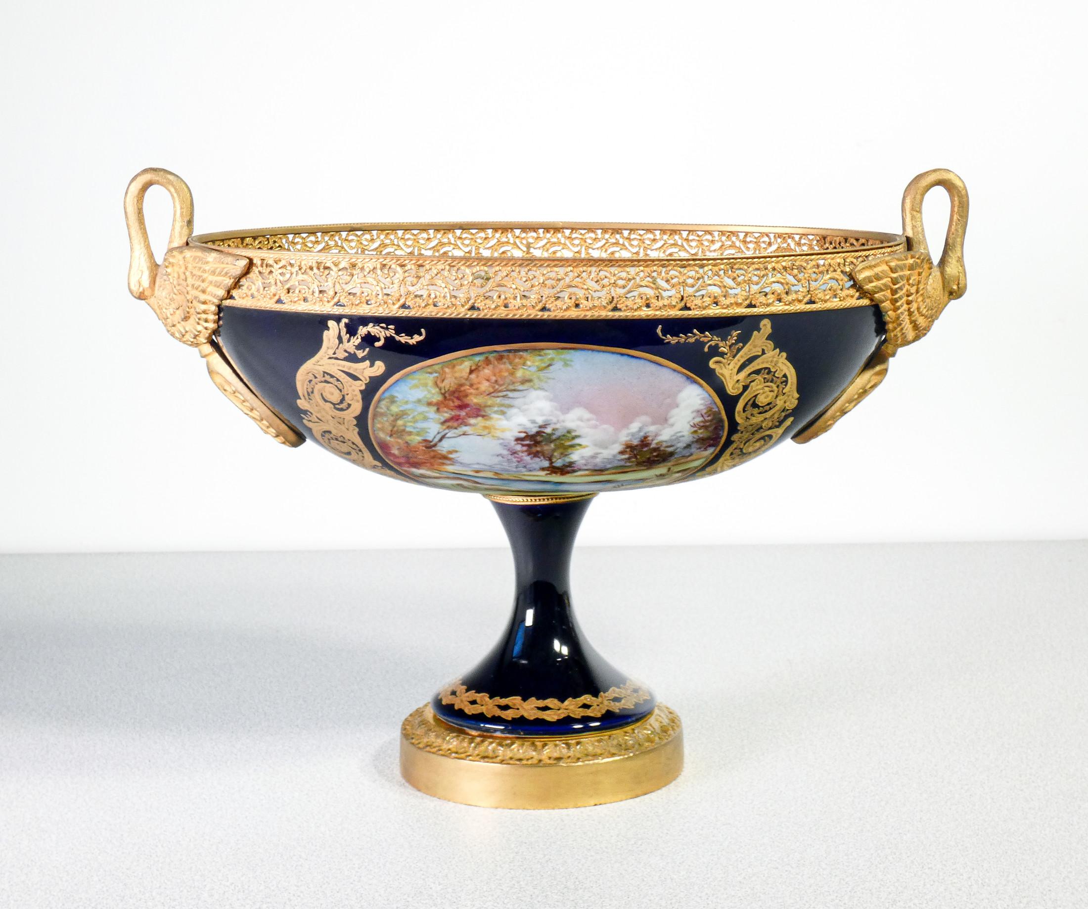 Porcelain fruit bowl from
SEVRES
with signed painting
by G. LEHRUN.
Sevres, 20th cent.

ORIGIN
Sevres, France

PERIOD
XX sec.

MARK
SEVRES

MODEL
Fruit bowl centerpiece

MATERIALS
Painted Porcelain
by hand and gilded,
gilded