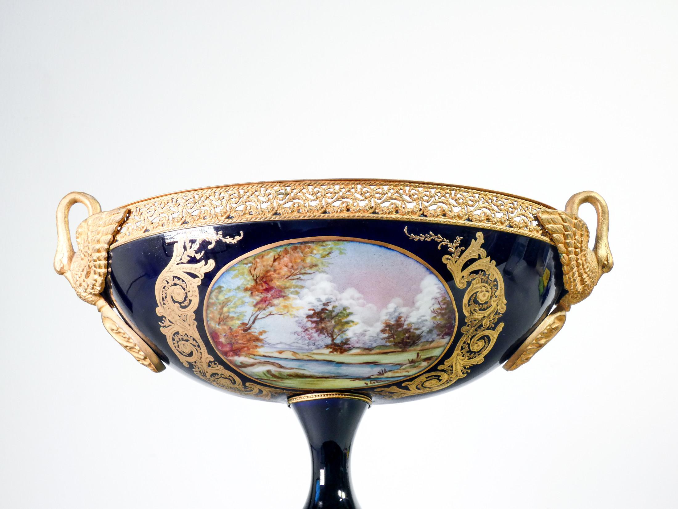 French Porcelain Fruit Bowl Di Sevres, Painted Signed By G. Lehrun. Sevres, 20th Sec