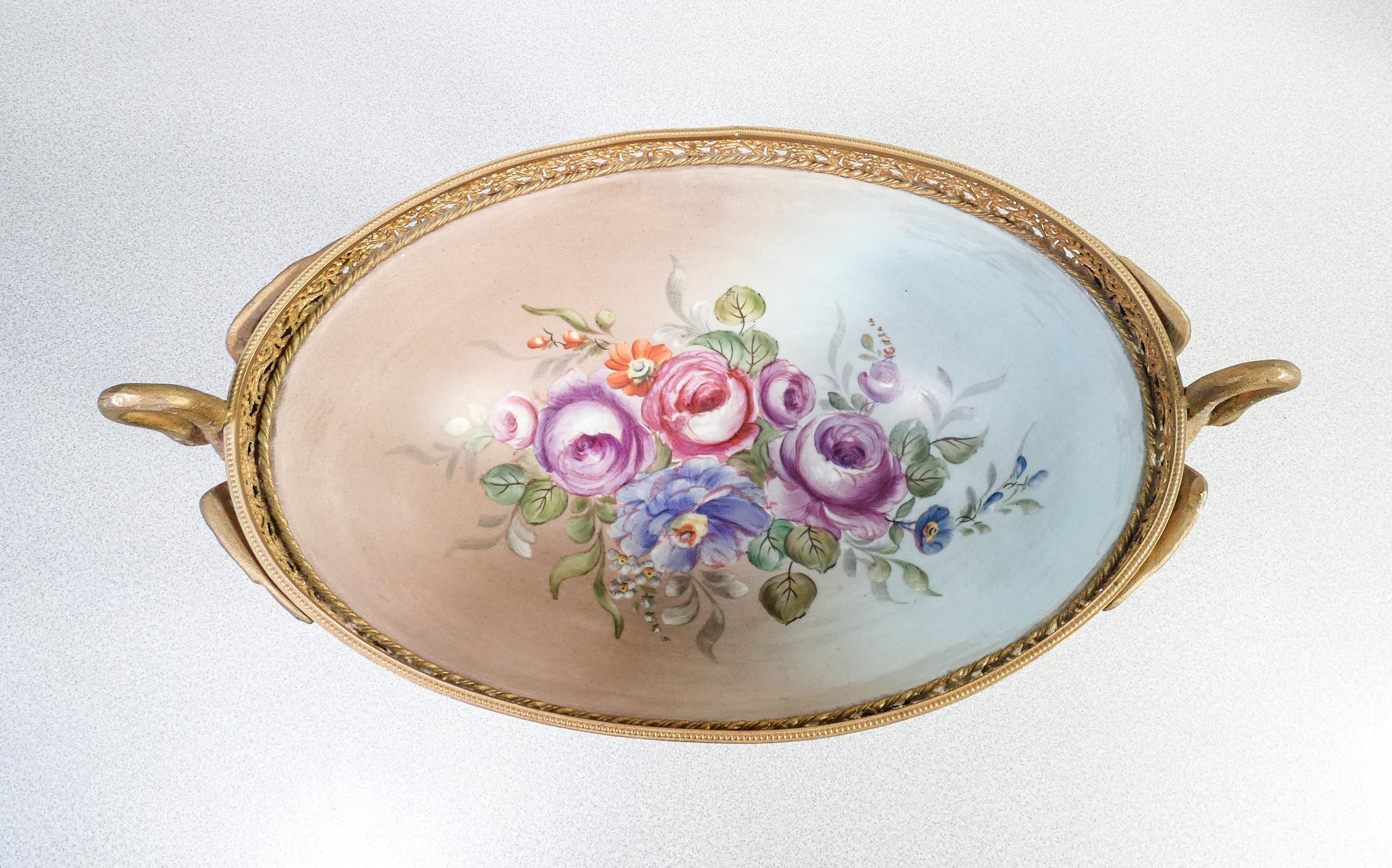 Porcelain Fruit Bowl Di Sevres, Painted Signed By G. Lehrun. Sevres, 20th Sec In Good Condition In Torino, IT