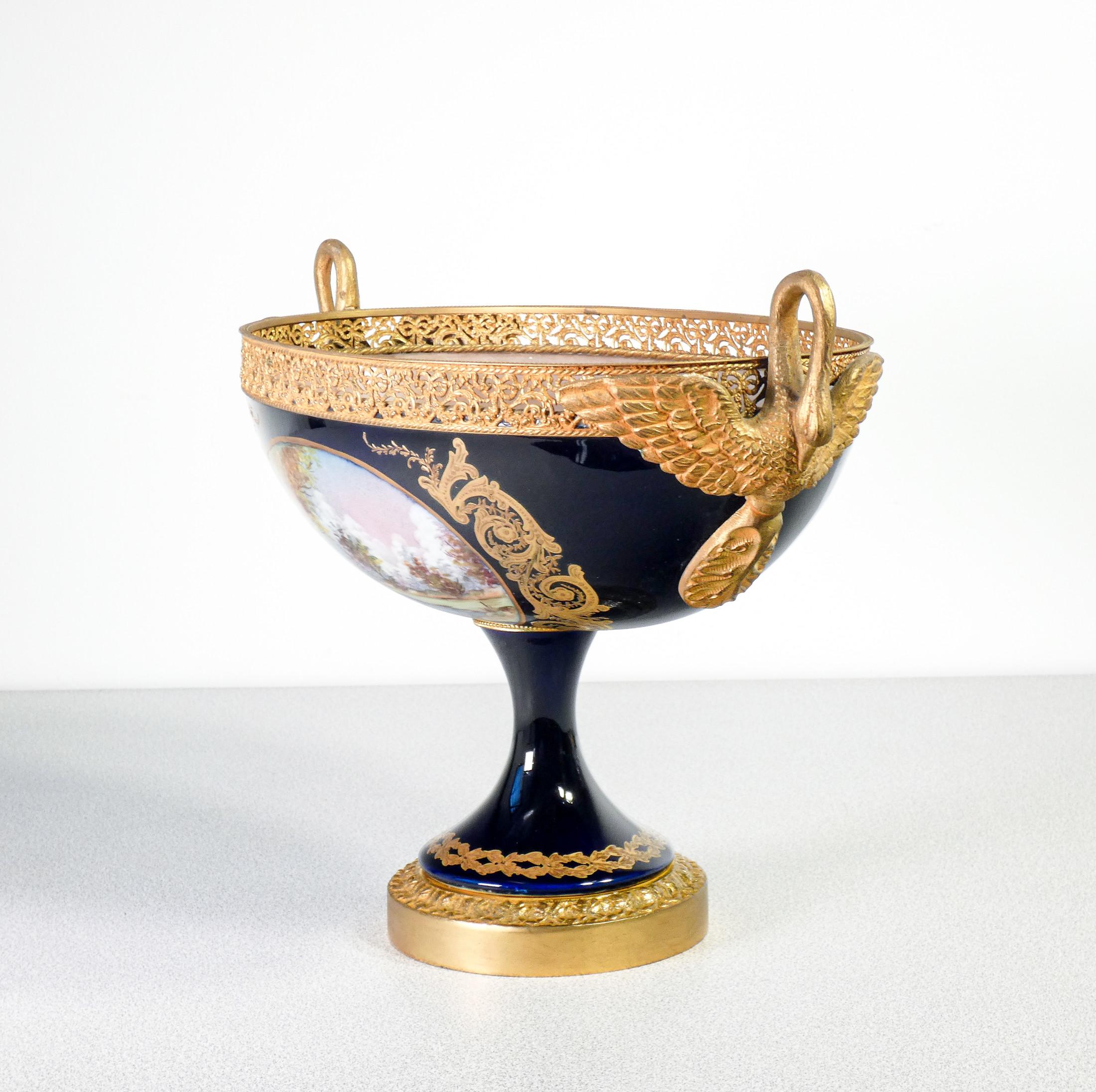 Ceramic Porcelain Fruit Bowl Di Sevres, Painted Signed By G. Lehrun. Sevres, 20th Sec
