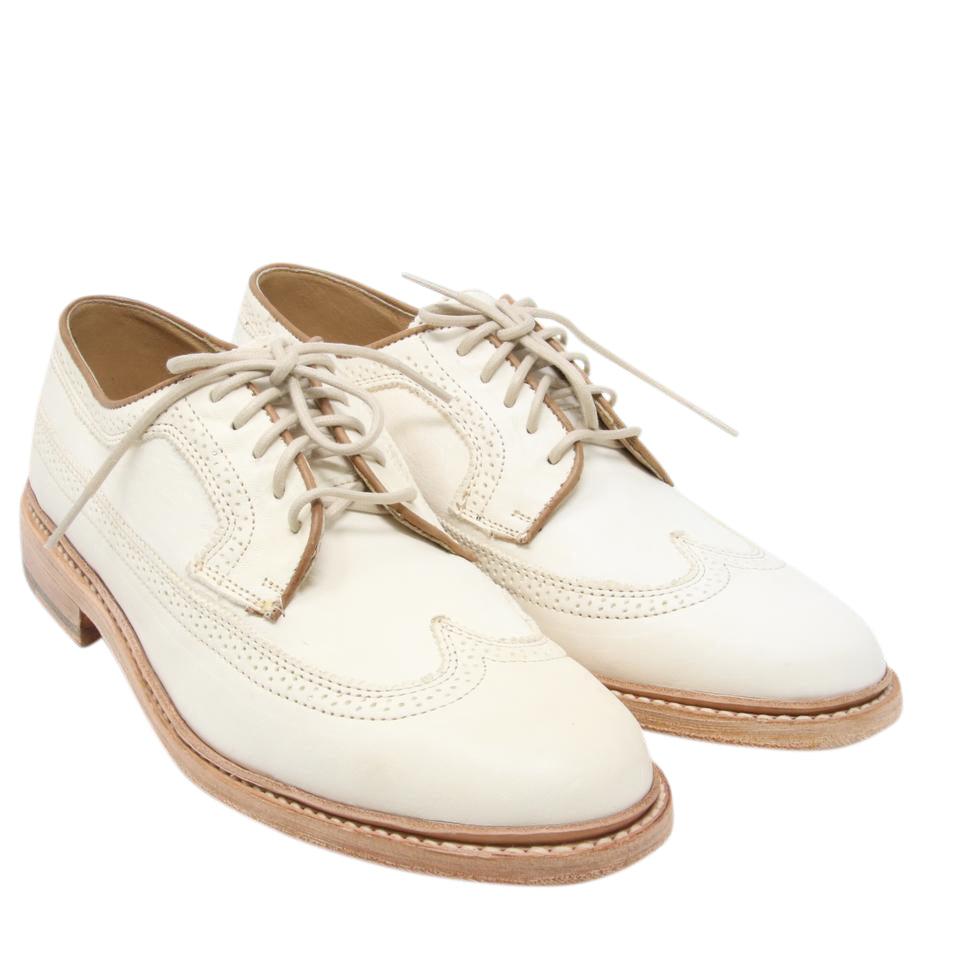 Frye Off White Herrenkleid mit Flügelspitze aus poliertem Leder John A Formal Schuhe (Weiß) im Angebot