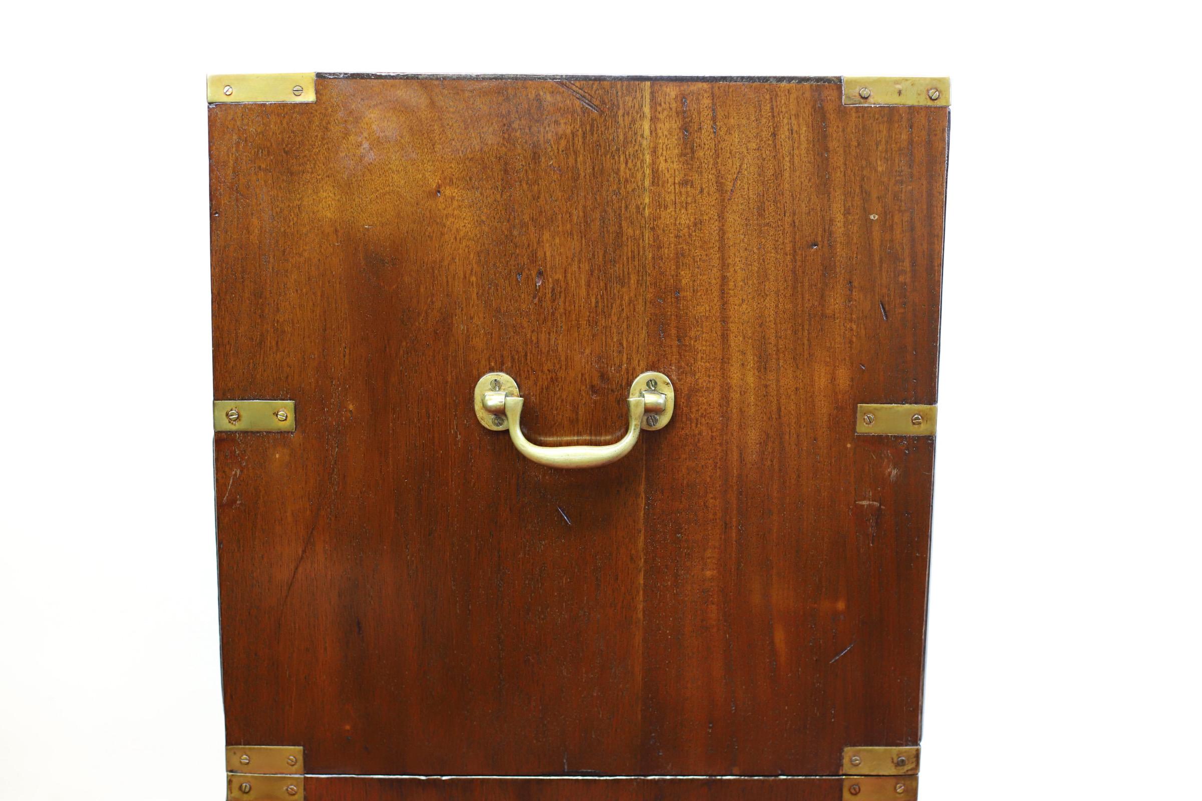 F.Sage&Co London Beautiful English Oak Military Campaign Chest Of Drawers  For Sale 5