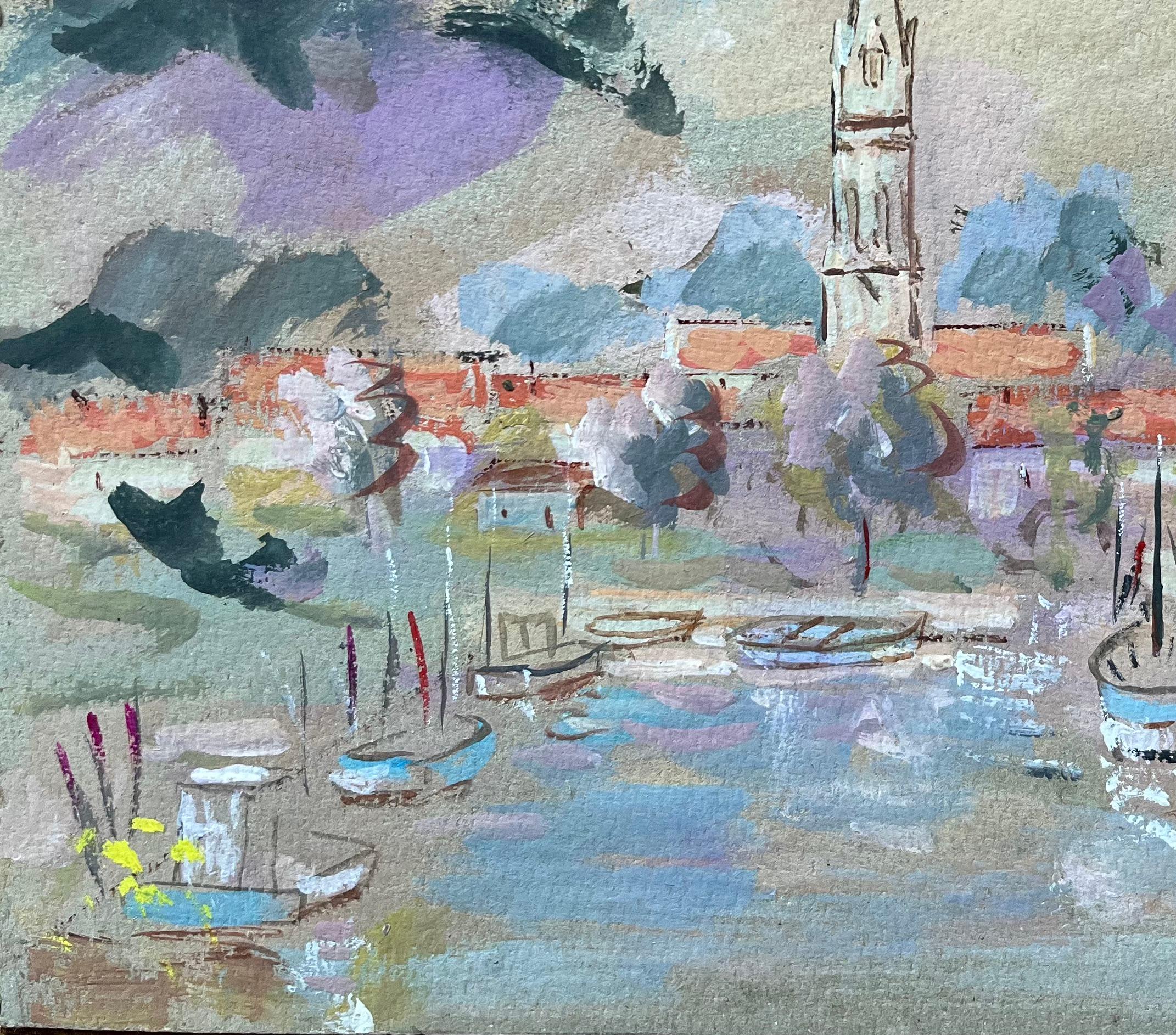 Französische Hafenszene aus La Tremblade mit Kirchenschleife und Booten (Grau), Landscape Painting, von F.T Roussel