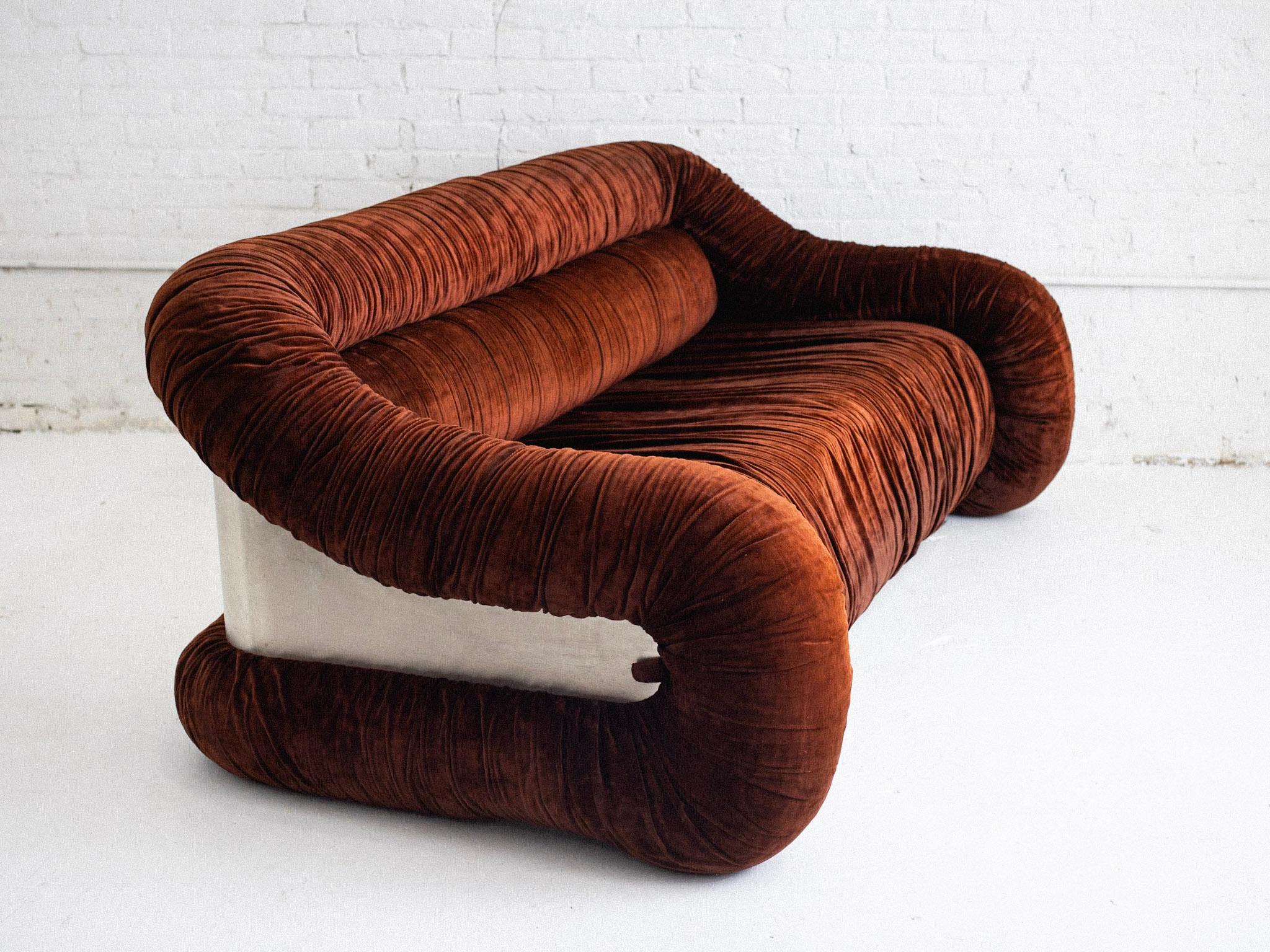 F&T Salotti Space Age Italienisches Sofa aus Samt und Chrom mit Chrombezug, Space Age (20. Jahrhundert) im Angebot