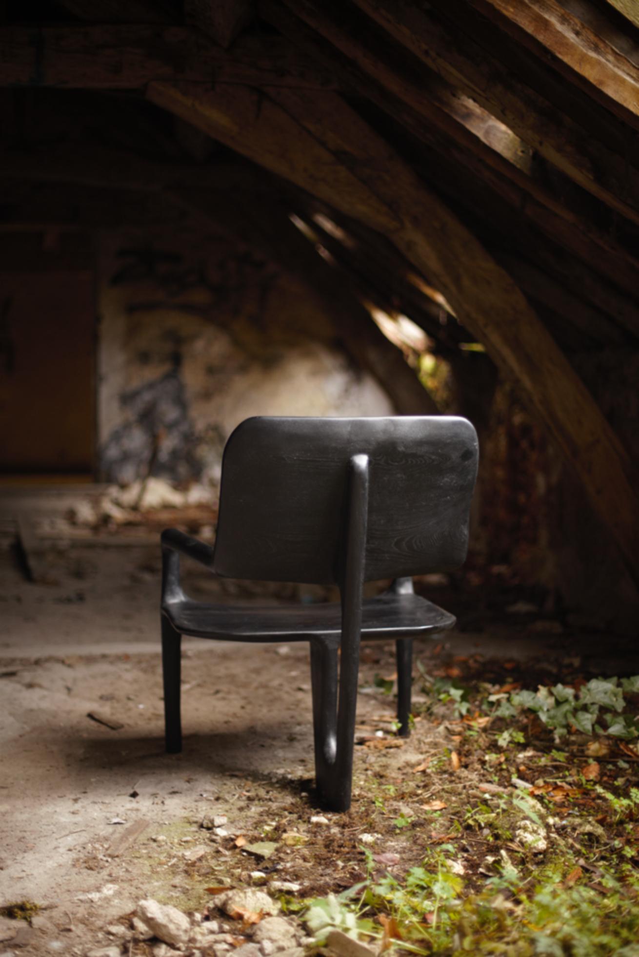 FT01 Chair by Antoine Maurice
Dimensions: W 70 x D 66 x H 88 cm
Materials: Carved and stained elm


Carved and stained elm, natural wax finish

Born in 1992, Antoine Maurice lives and works in Yvelines.
He trained in drawing at an art school