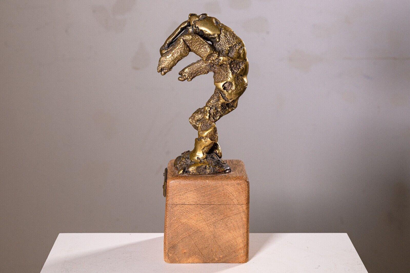 Sconosciuto Scultura astratta in bronzo vintage su base in Wood in vendita