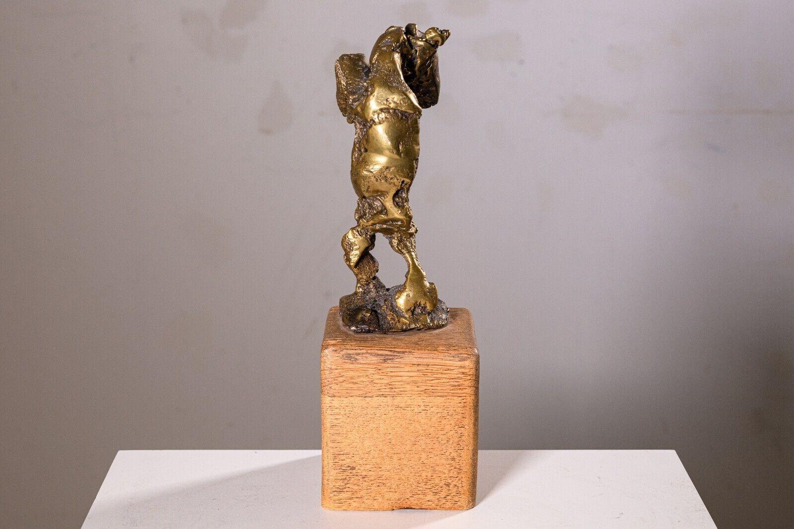 Scultura astratta in bronzo vintage su base in Wood In condizioni buone in vendita a Keego Harbor, MI