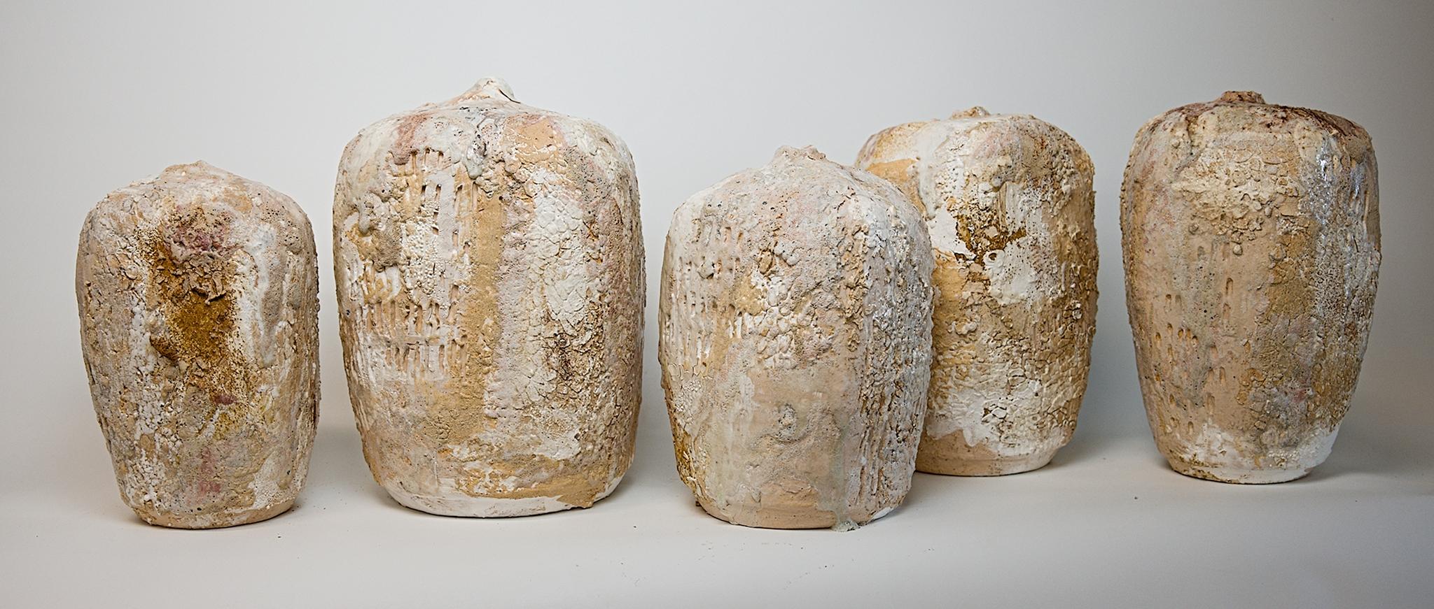  Abmessungen:

wir haben viele in verschiedenen Größen auf Lager.
wir glauben, dass eine Gruppierung eher eine Aussage ist 


Erleben Sie die exquisite Kunstfertigkeit der Fubuki-Flaschenvasen.  in den Shine Studios, wo jedes Stück das Gefühl von