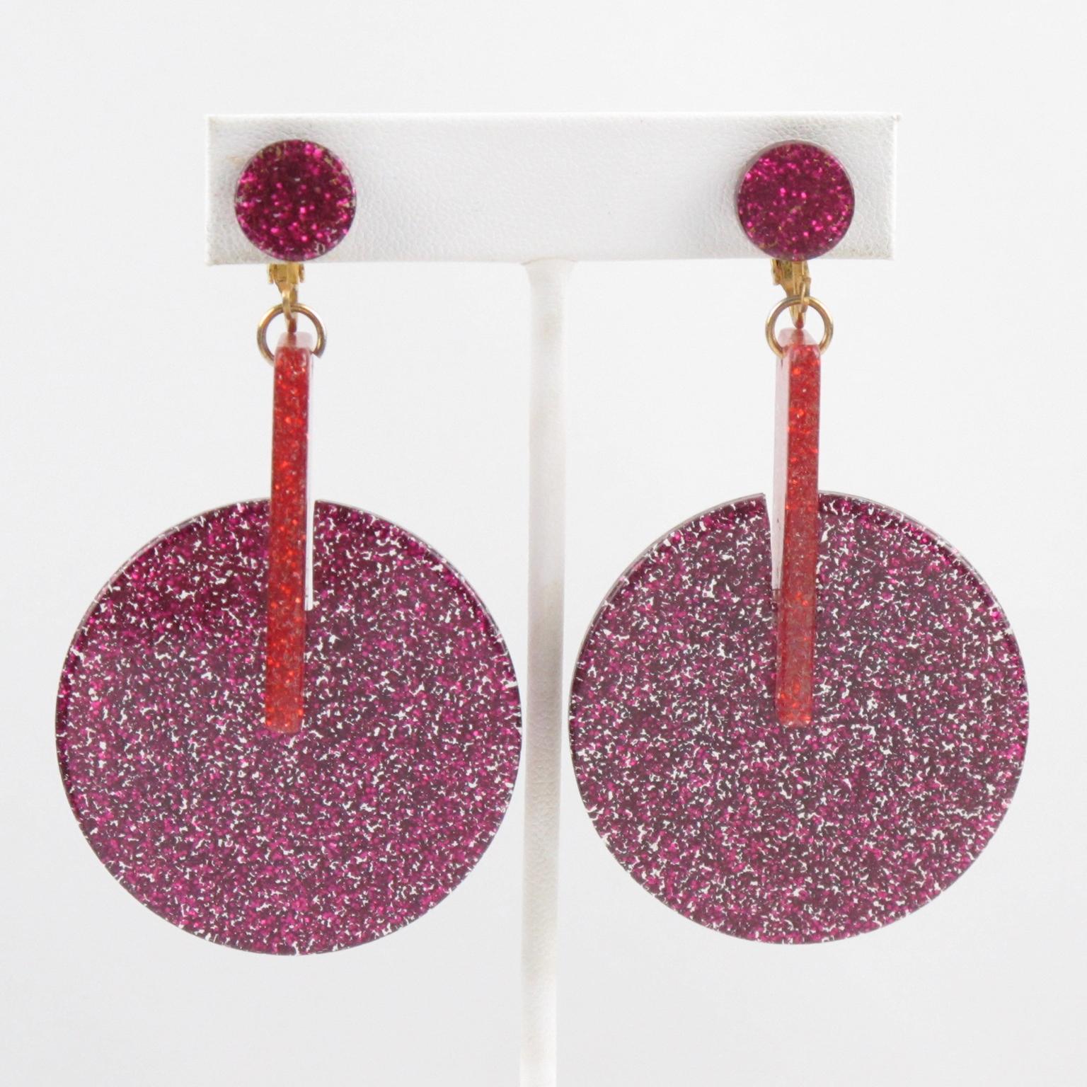 Orecchini a clip in resina geometrica con glitter rosso e fucsia in vendita 1
