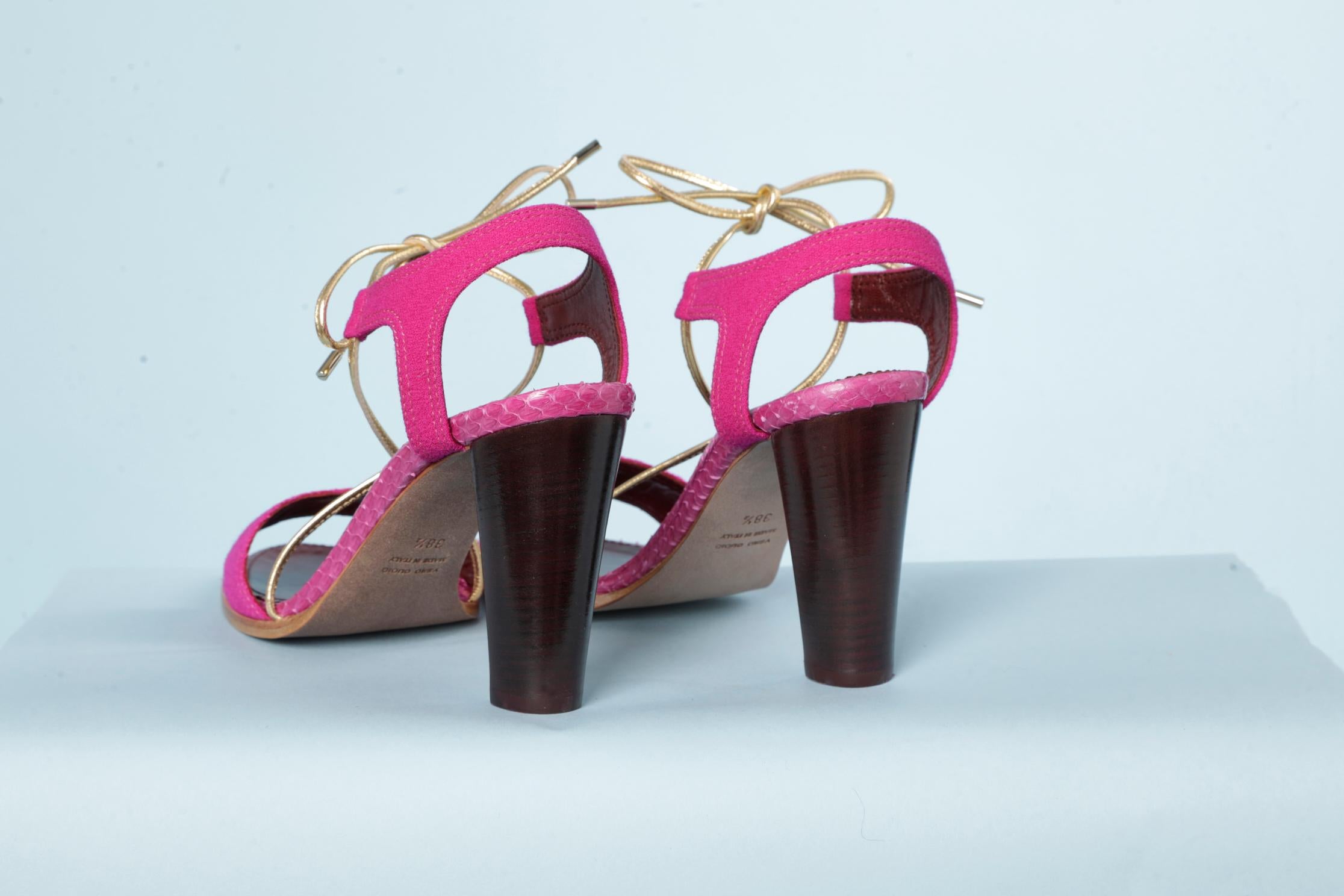 Fuchsia crepe fabric and gold leather shoelace Nina Ricci  In Excellent Condition In Saint-Ouen-Sur-Seine, FR