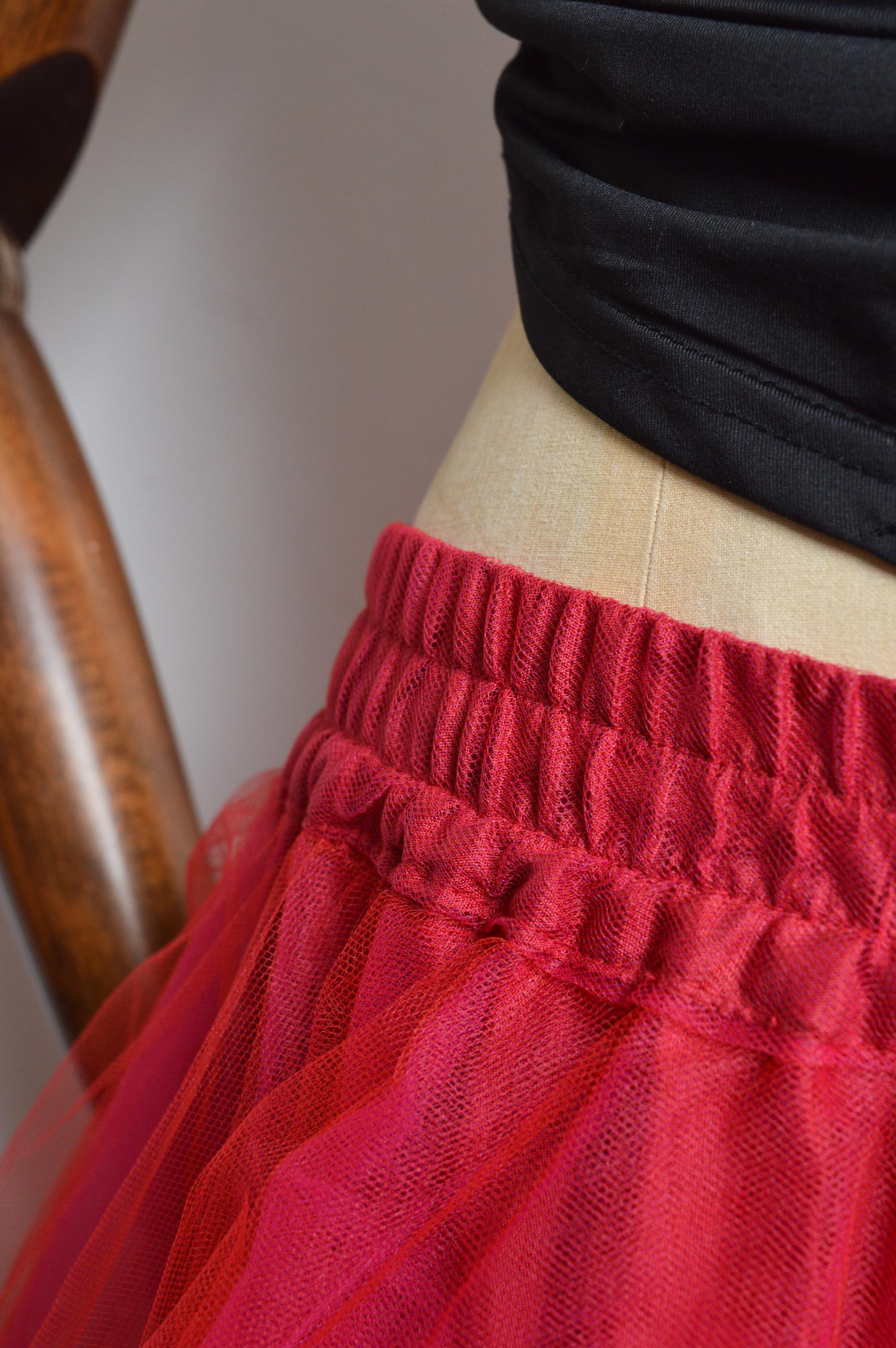 Fuchsia Hot Pink & Rot Großer mehrlagiger Statement-Maxirock aus Tüll in Fuchsia Damen im Angebot