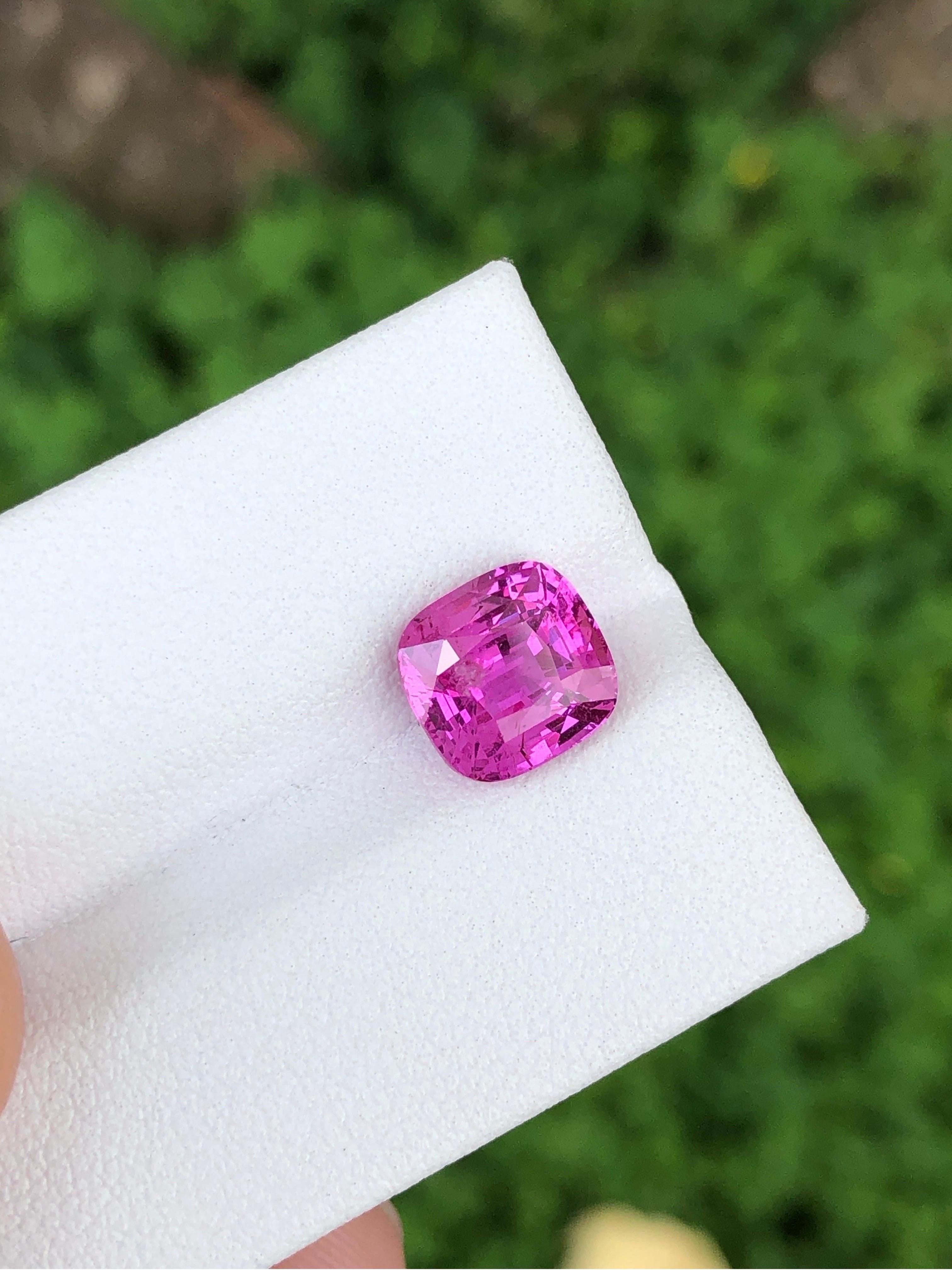 Fuchsia Hot-Pink Sapphire No Heat 3.52ct In New Condition In Bangkok, TH