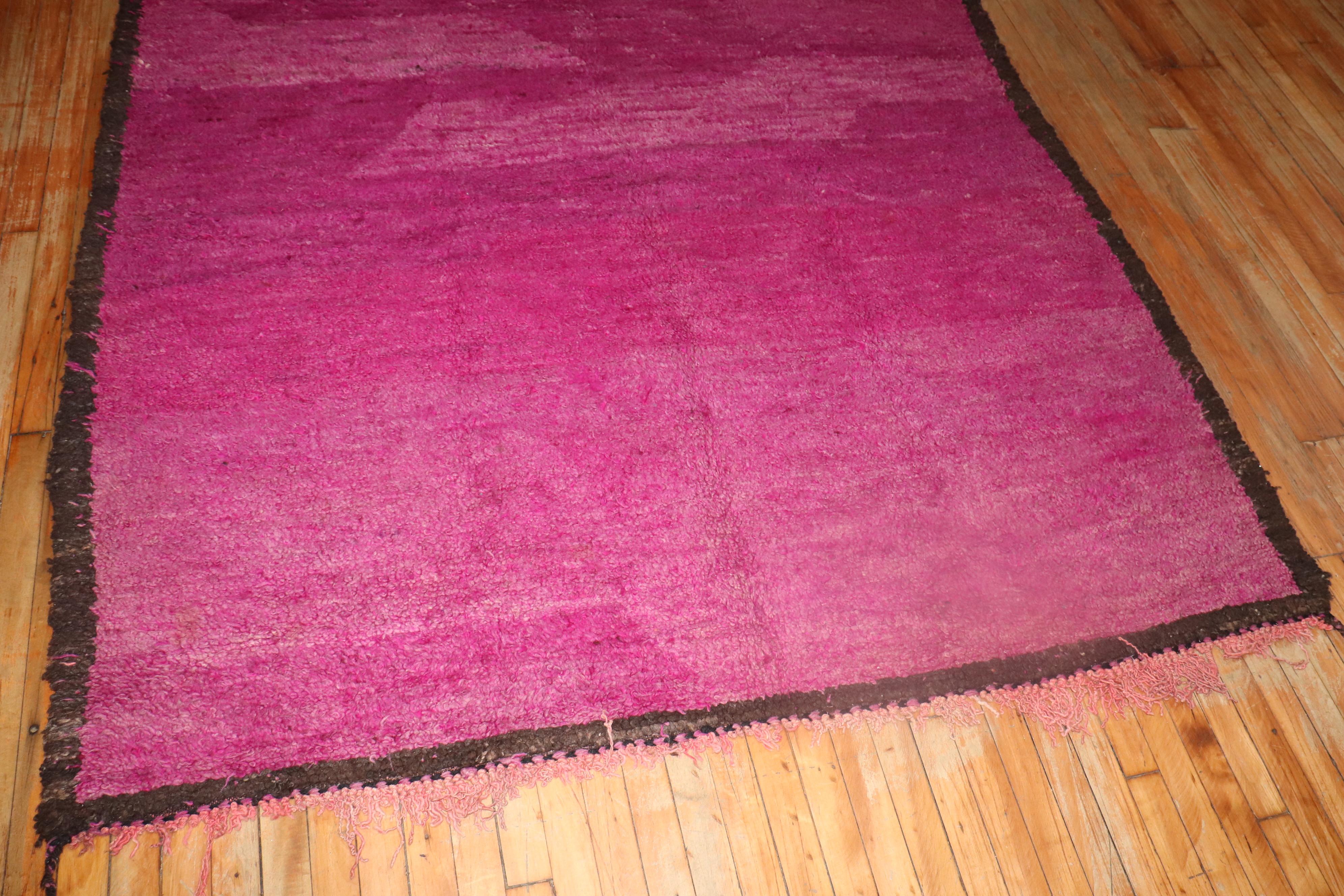 20th Century Fuchsia Midcentury Moroccan Minimalist Small Room Size Rug For Sale