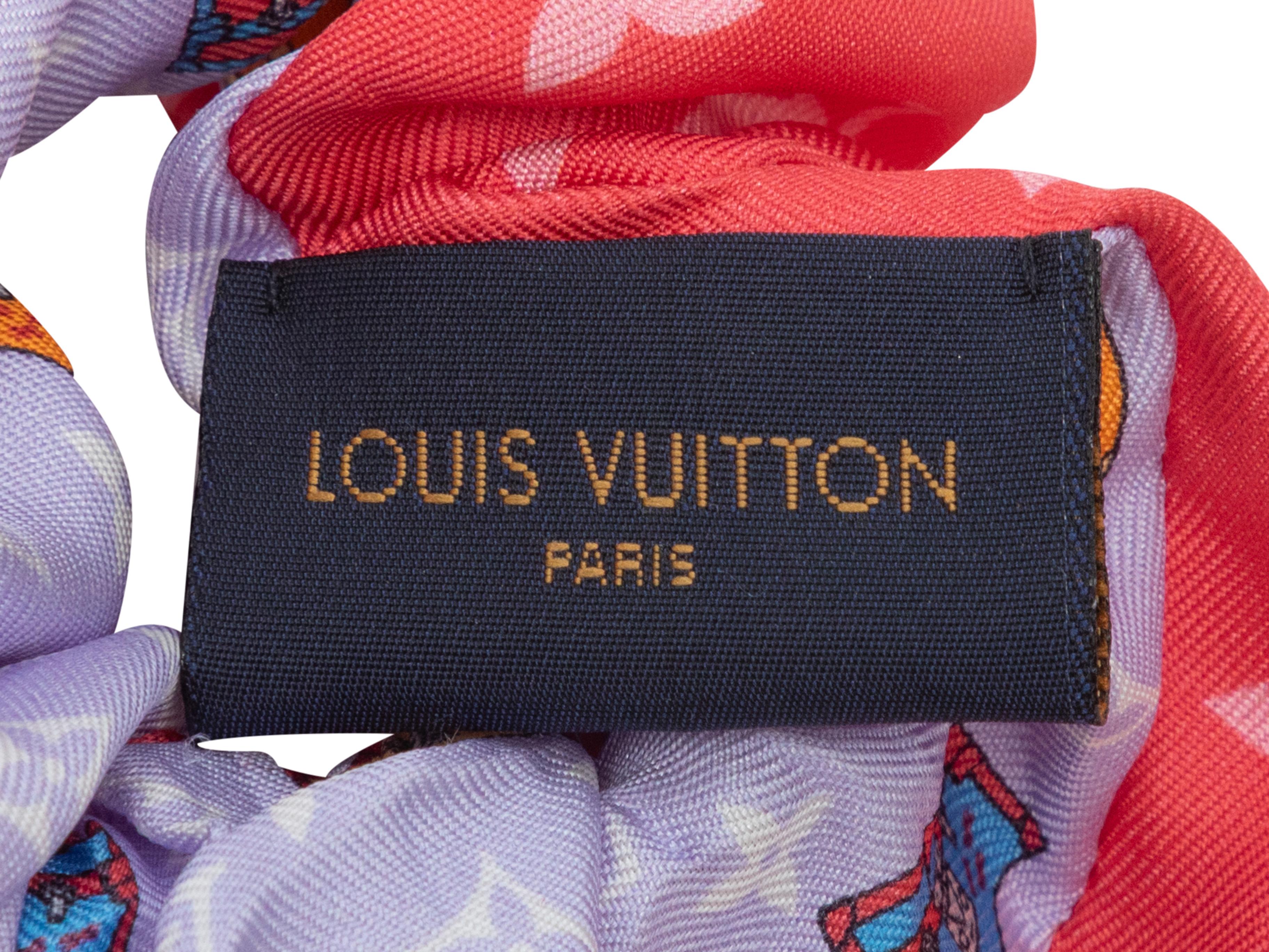  Chouchou en soie imprimé d'un monogramme fuchsia et multicolore, Louis Vuitton. Largeur de 5