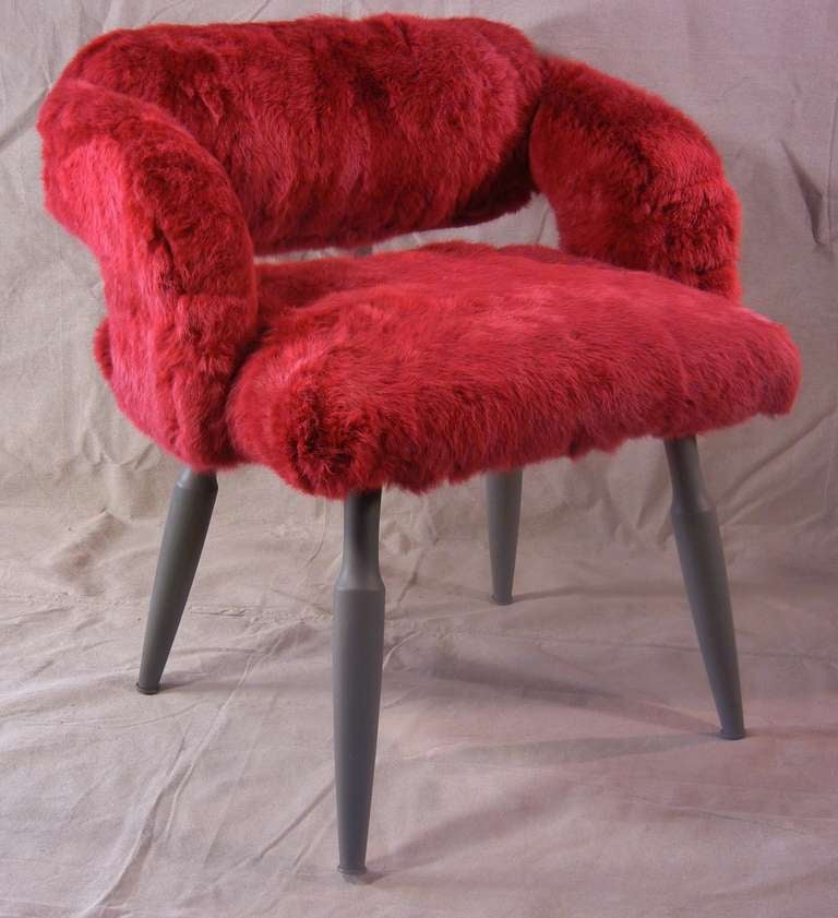 Fuchsia Rabbit Fur Vanity Chair, Recycled Midcentury Furniture by Godoy, 2007 In Good Condition For Sale In Quechee, VT