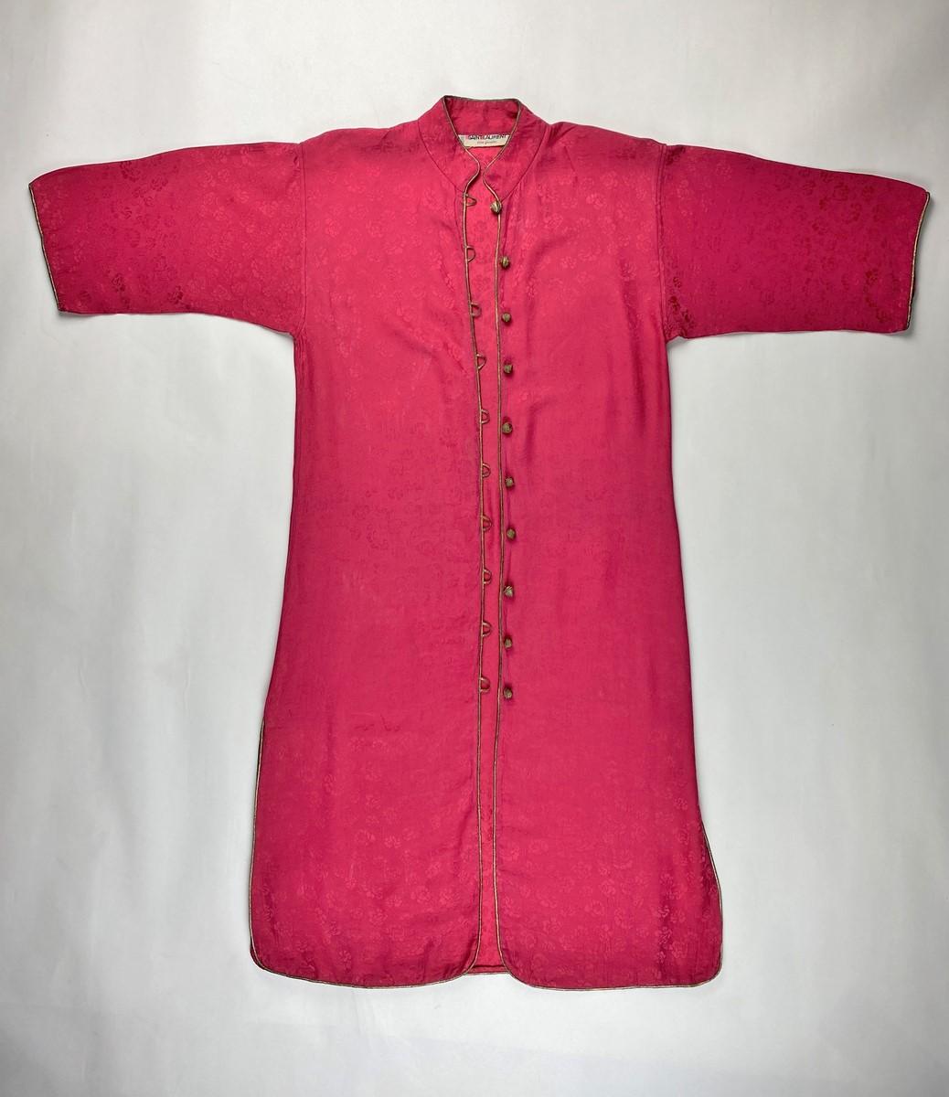Fuchsia silk damask tunic dress by Yves Saint Laurent Rive Gauche - AW 1976 For Sale 9