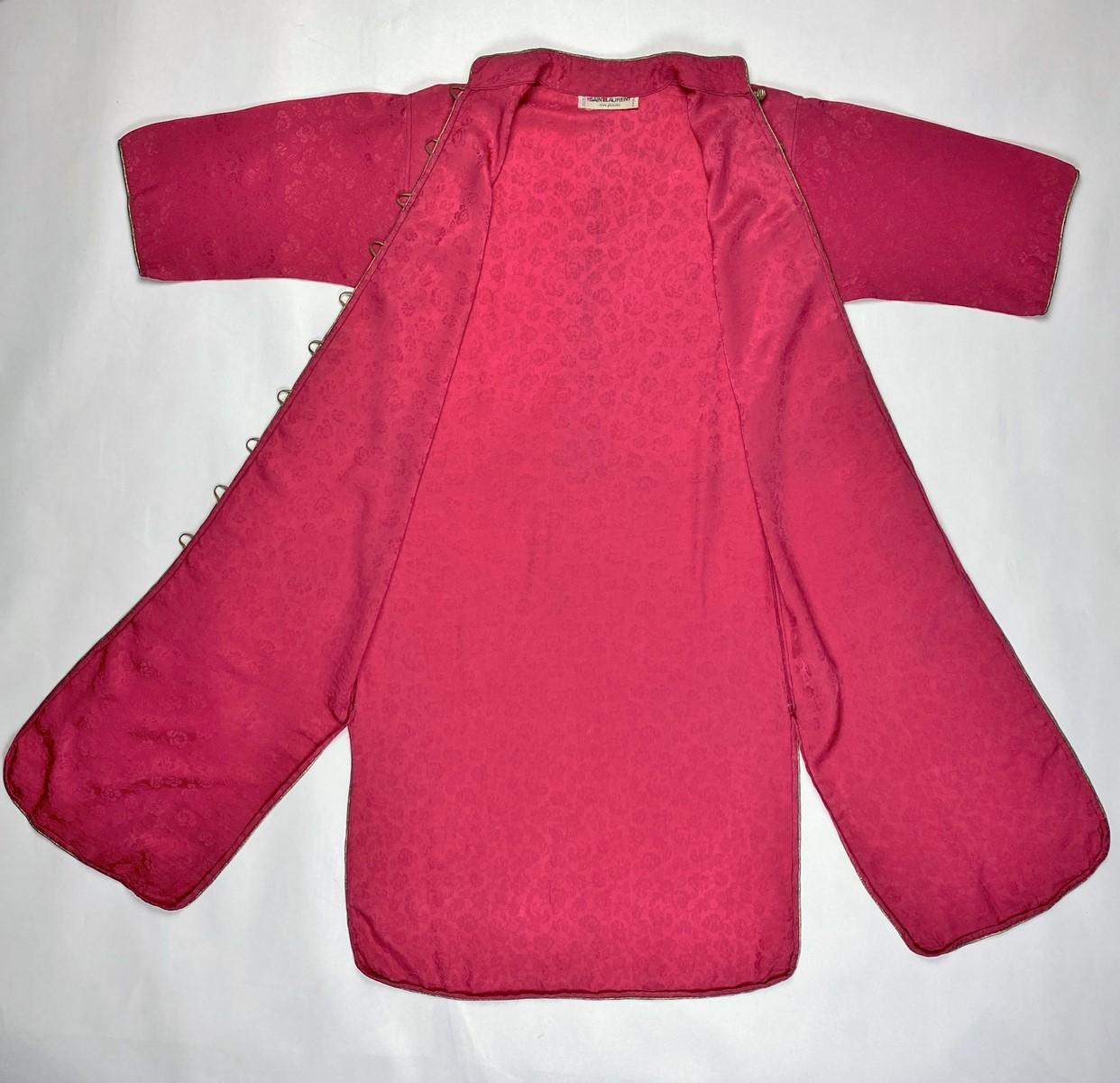 Fuchsia silk damask tunic dress by Yves Saint Laurent Rive Gauche - AW 1976 For Sale 10