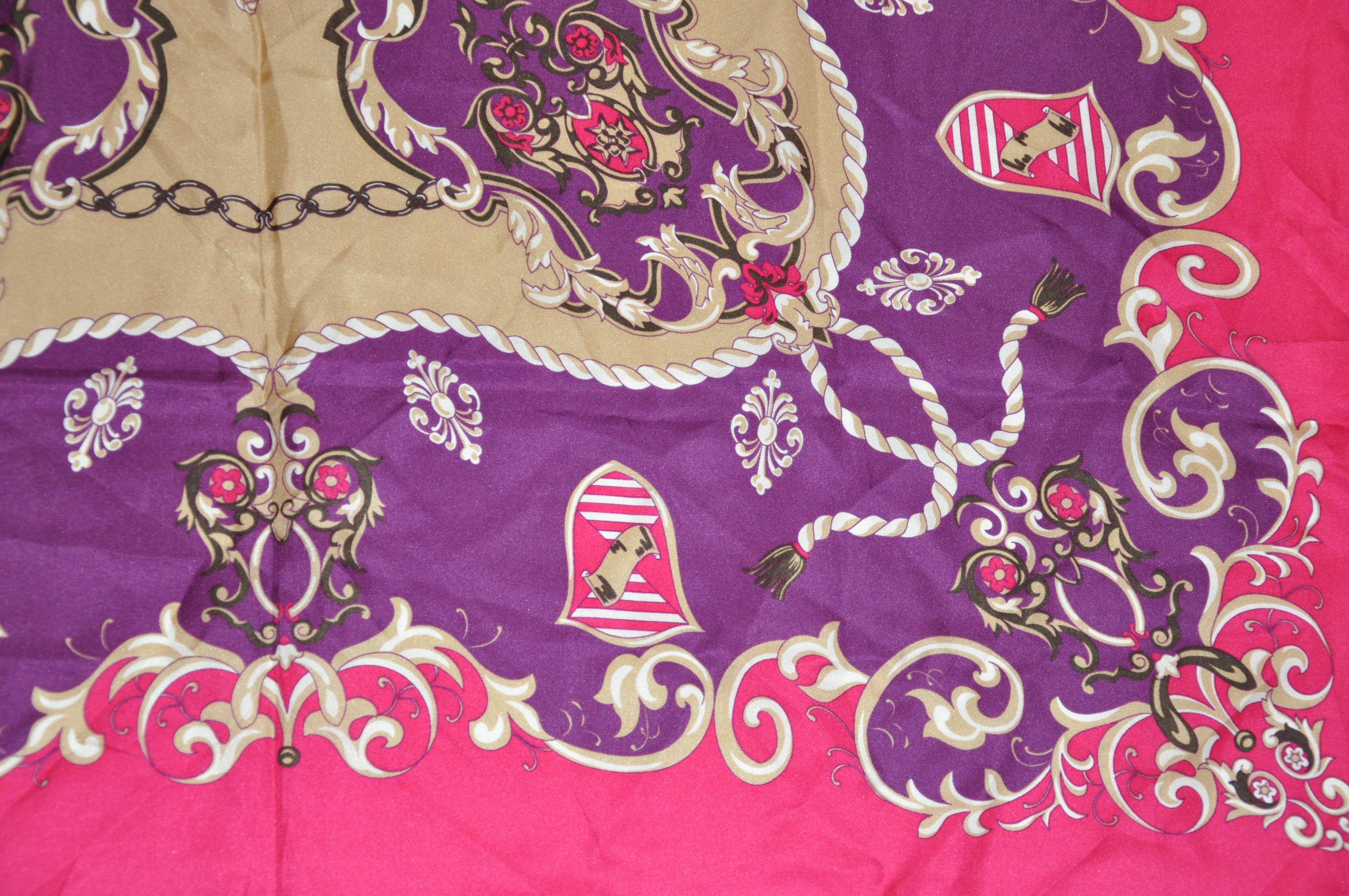 Écharpe majestueuse en soie fuchsia et violette Unisexe en vente