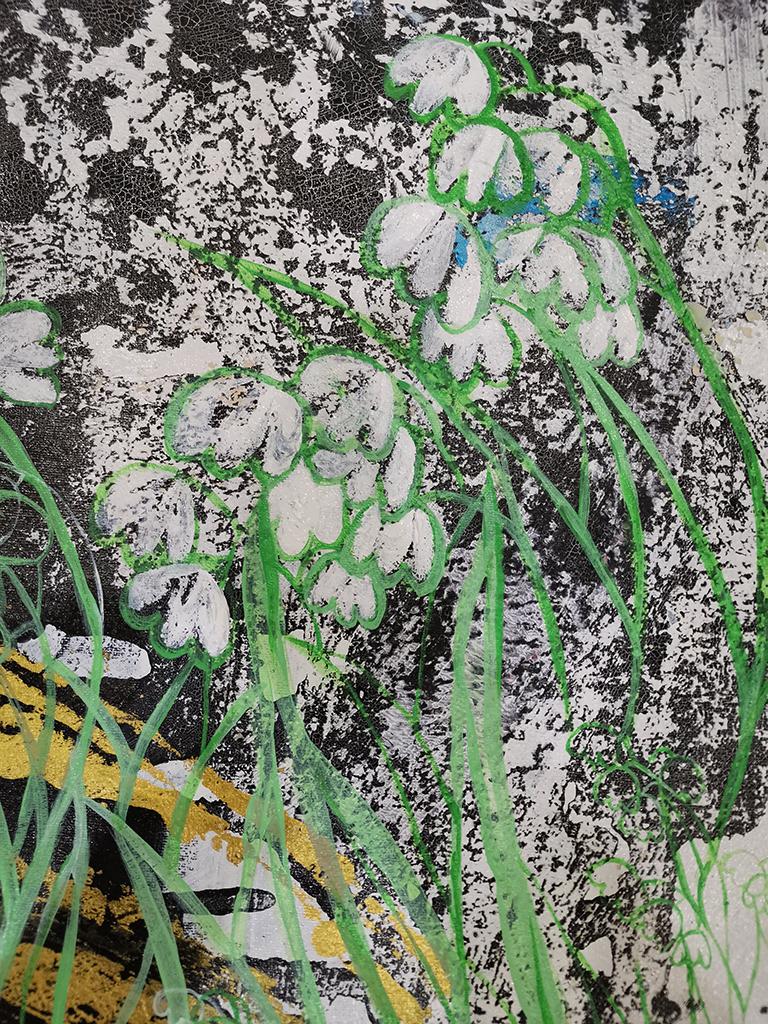 Giglio della Valle, Fiori, Fiori selvatici, Floreale, Paesaggio - Figurative Painting Grigio di Fuen Chin