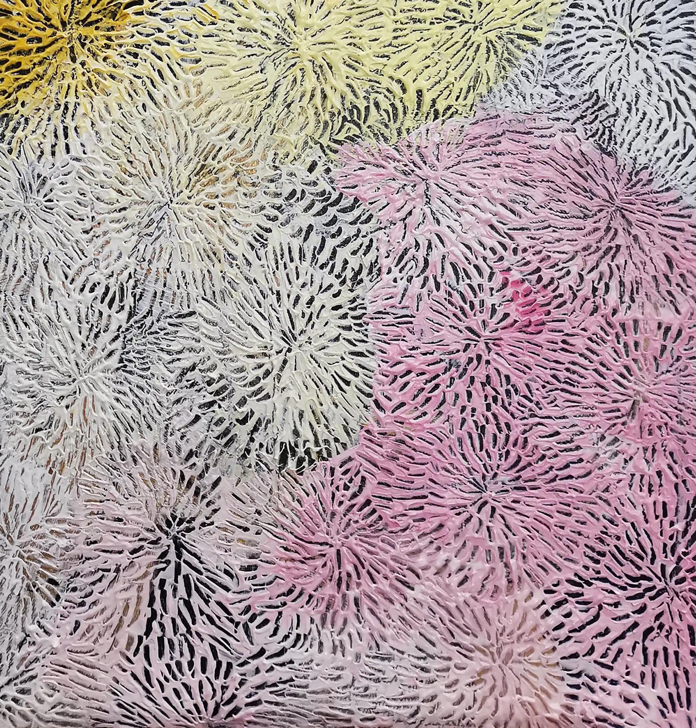 En esta pintura floral figurativa y caligráfica, el artista representó las vibraciones retóricas de los crisantemos casando la tinta china sólida con los gruesos acrílicos. Las flores parecían paz y armonía.

También recuerda a un antiguo verso del