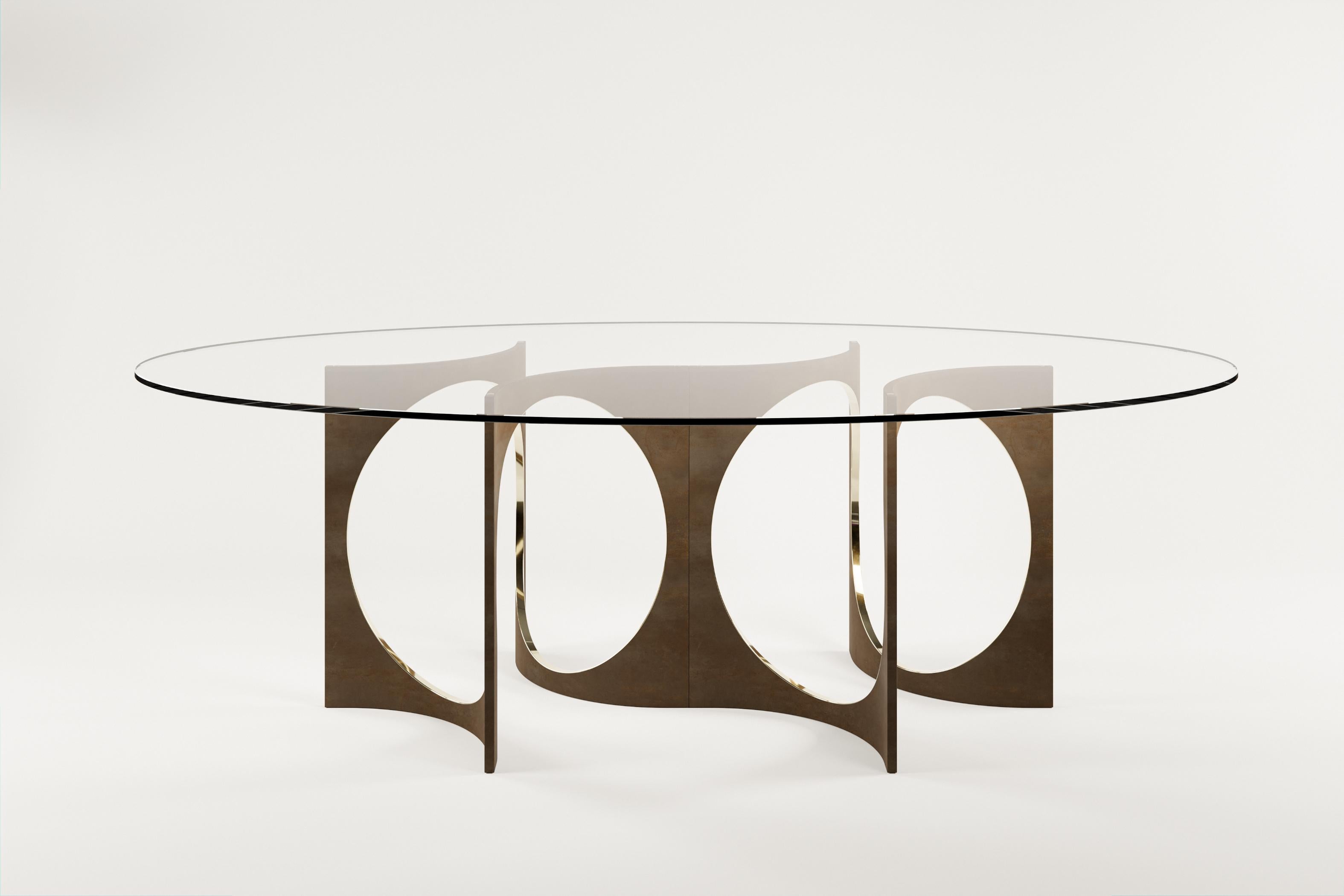 Table de salle à manger Ellipse Patina Fuga Duo avec plateau en verre par Metamorphic Art Studio
Dimensions : L 240 x D 140 x H 76 cm
MATERIAL : Bronze coulé patiné, verre

La table Fuga est une table sculpturale à l'élégance intemporelle. La base